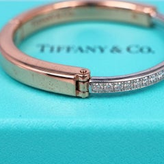 Bracciale rigido con chiusura a lucchetto e diamante da 1 carato di Tiffany & Co. in oro rosa 18k