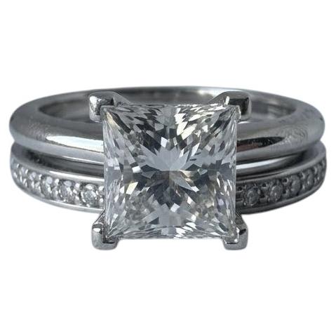Ensemble Tiffany & Co. composé d'une bague de fiançailles et d'une alliance, avec un diamant taille princesse de 1 carat
