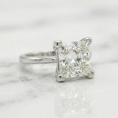 Tiffany & Co. Anello in platino con diamante taglio principessa da 1.00 carati