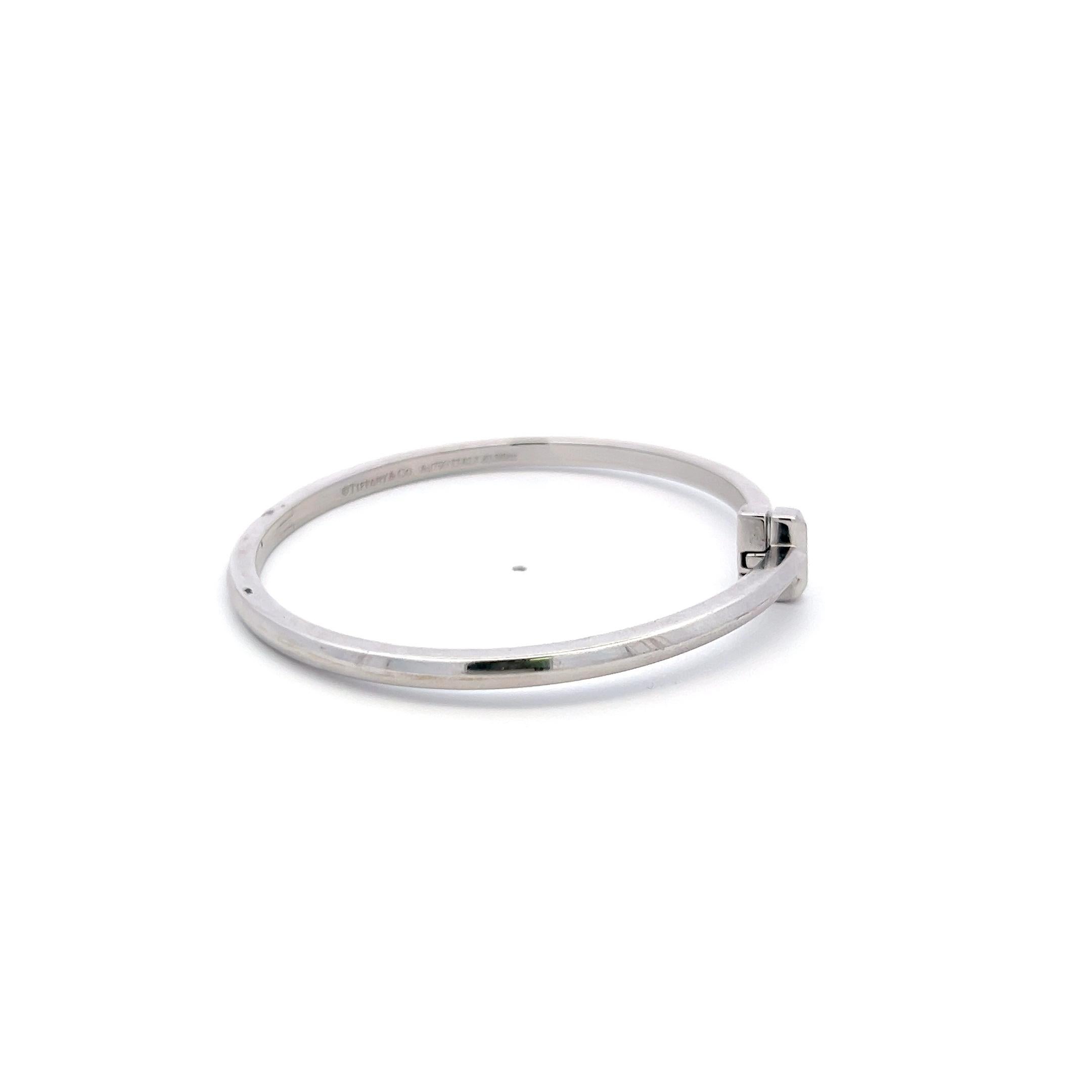 Designer:
Tiffany & Co.
Titel:
Tiffany & Co 1,00 Karat Runder Brillant F VS Diamant 18 Karat Weißgold Armspange
Stil:
Armreif
Metall:
18 Karat Weißgold
Edelstein 1:
1 Karat Diamant
Anzahl von Steinen:
40
Farbe:
F
Klarheit:
VS
Die Form:
Rund