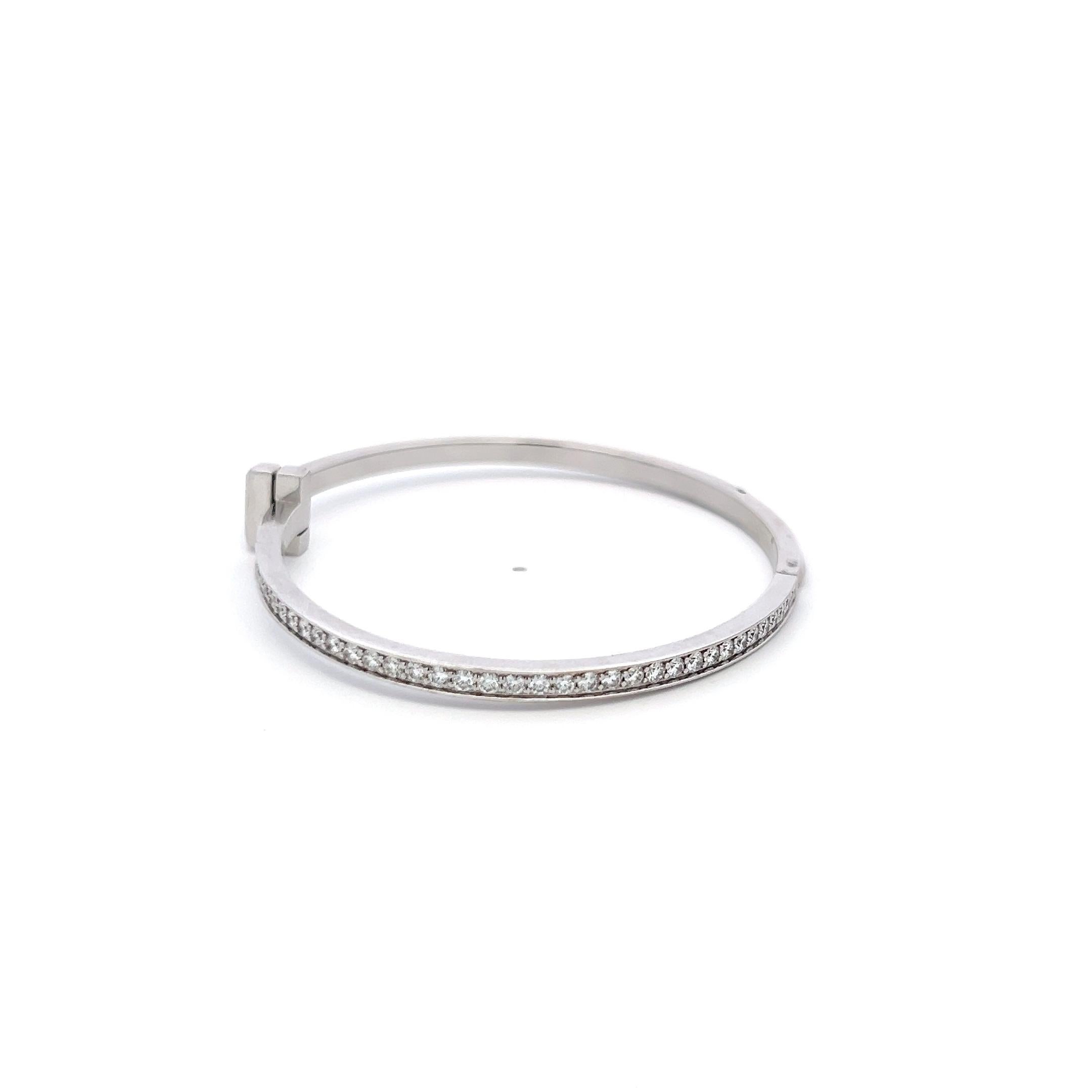 Armreif aus 18 Karat Weißgold von Tiffany & Co mit 1,00 Karat rundem Brillanten und Diamanten im Zustand „Gut“ im Angebot in New York, NY