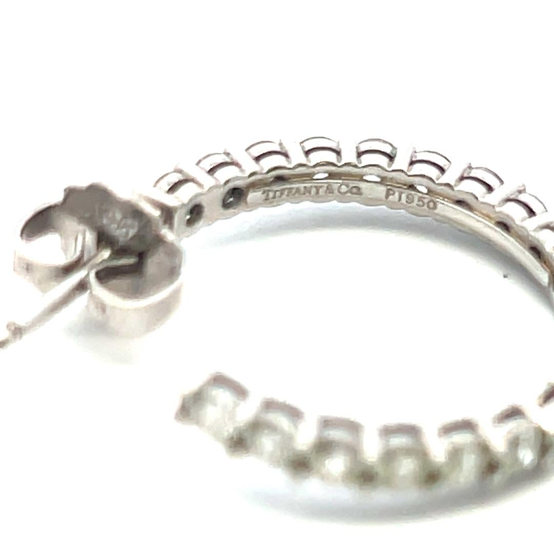 Progettista:
Tiffany & Co.
Titolo:
Tiffany & Co. 1,00 Carati Rotondi Brillanti F VS Diamanti in Platino Orecchini a cerchio
Stile:
Cerchio
Metallo:
Platino
Gemma 1:
Diamante da 1 carato
Numero di pietre:
40
Colore:
F
Chiarezza:
VS
Forma:
Brillante