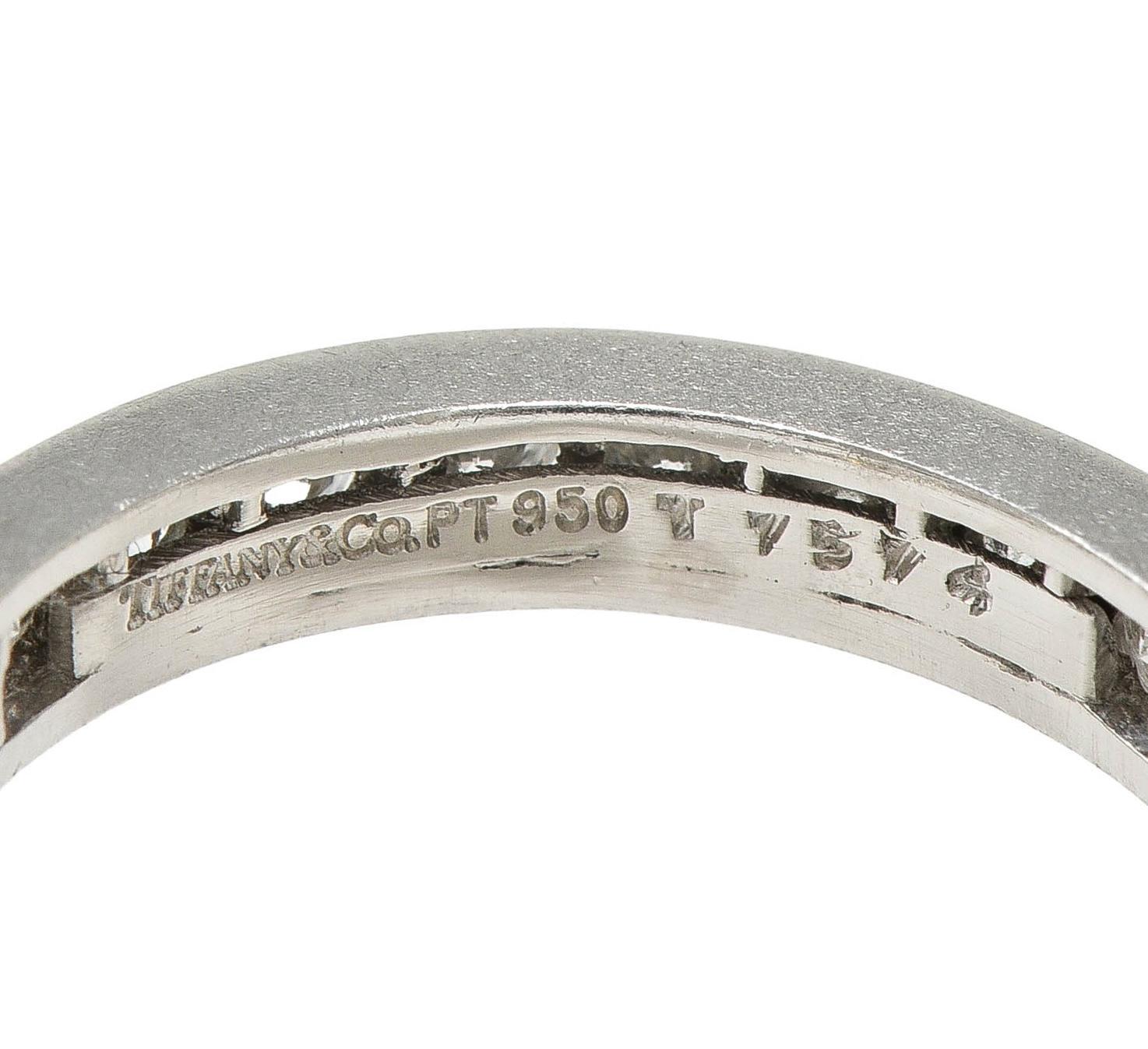 Tiffany & Co. 1.00 CTW Diamond Platinum Eternity Contemporary Wedding Band Ring (anneau de mariage contemporain en platine) Pour femmes en vente