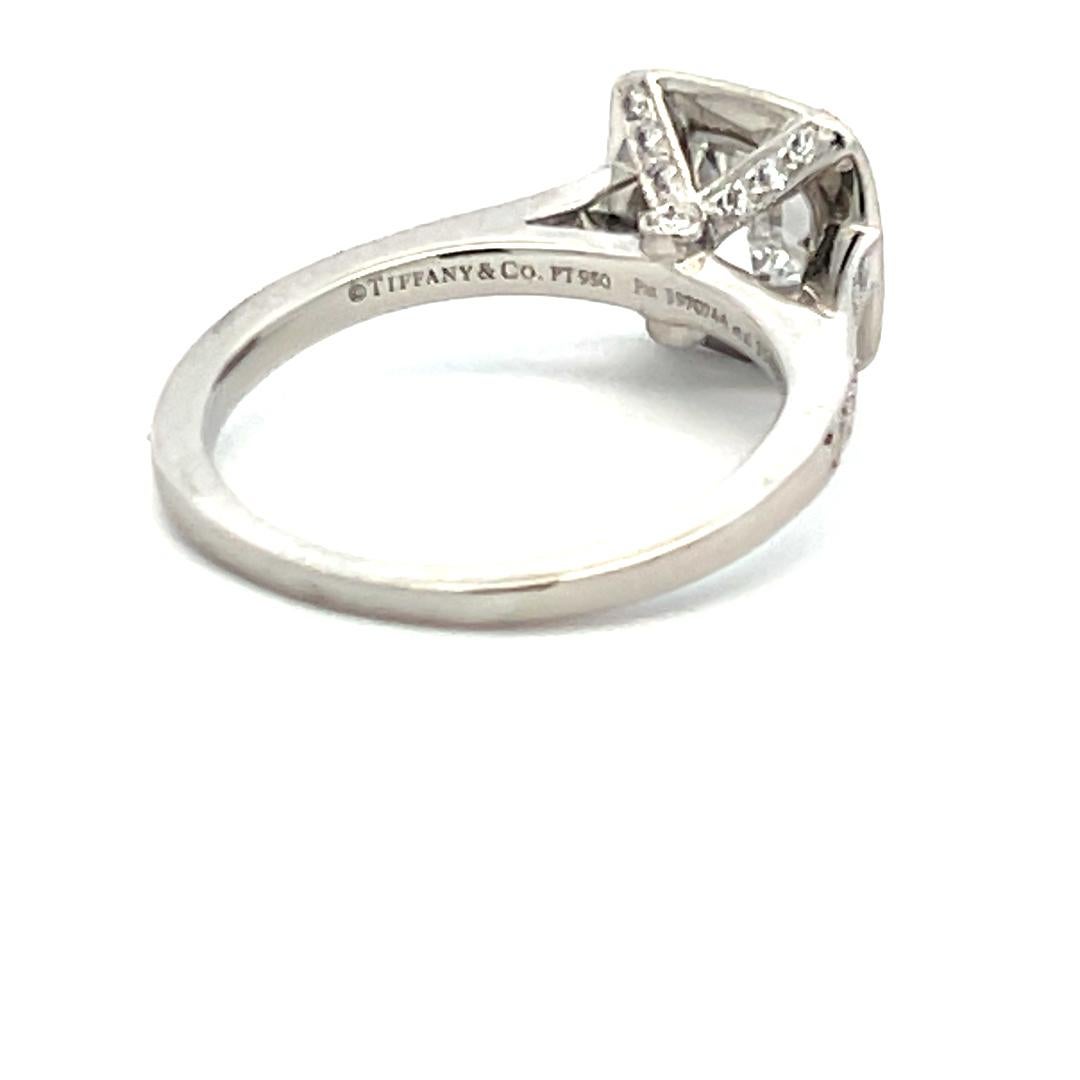 Tiffany & Co. 1,01 Carati Cuscino Brillante F VVS2 Diamante in Platino Anello aureola in vendita 4