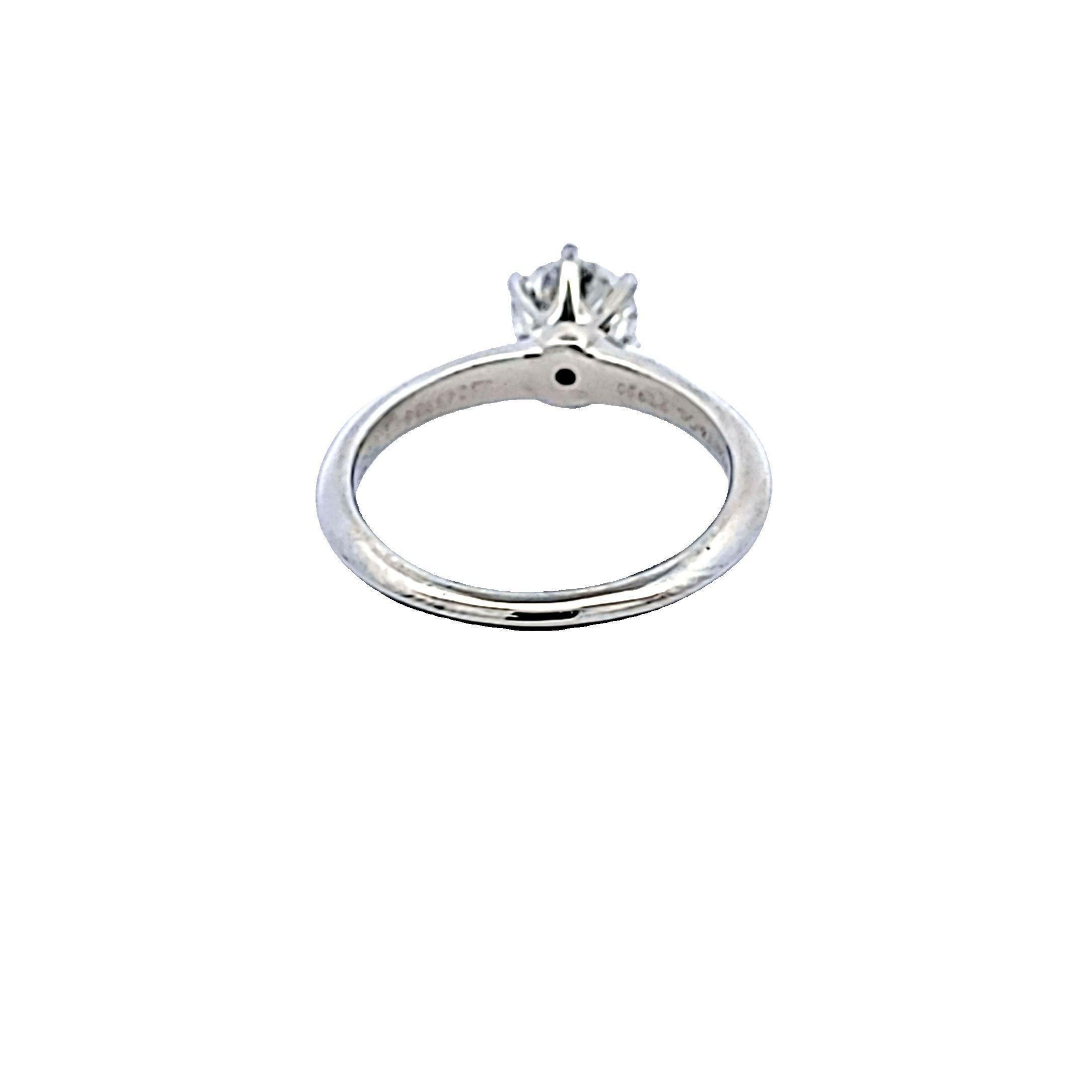 Tiffany & Co 1.01 Carat Round Brilliant H VS2 Diamond Platinum Engagement Ring In Good Condition For Sale In New York, NY