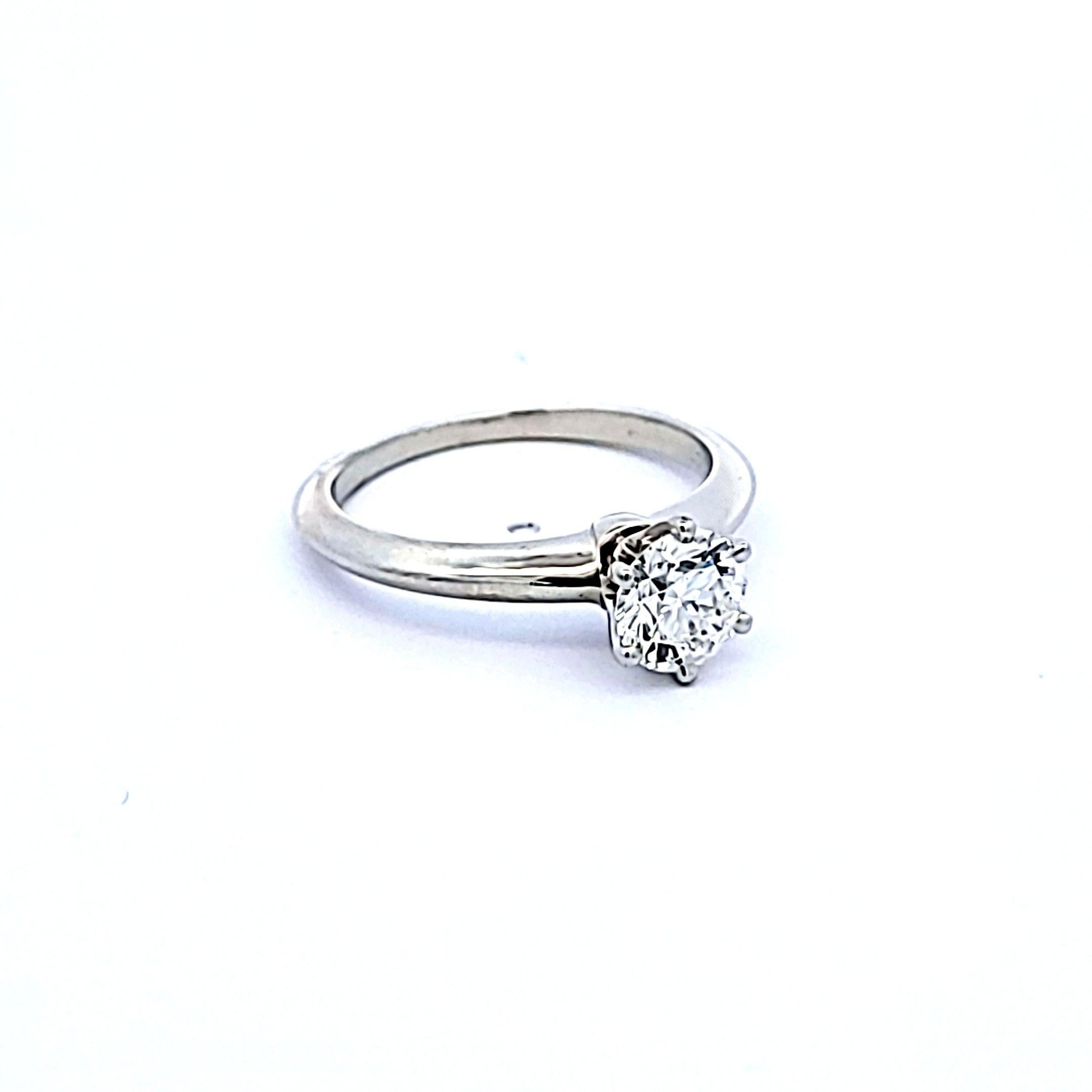 Tiffany & Co 1.01 Carat Round Brilliant H VS2 Diamond Platinum Engagement Ring For Sale 1