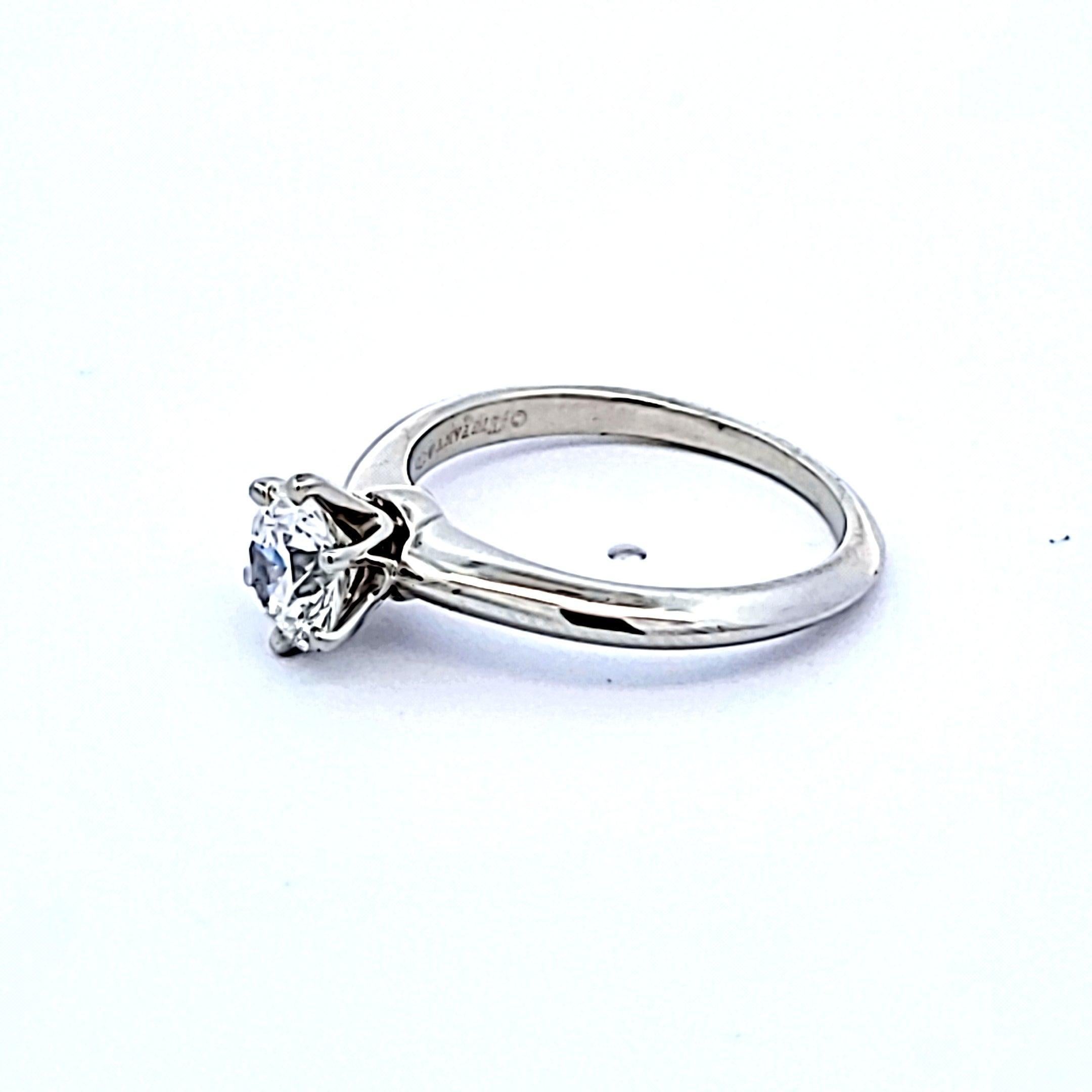 Tiffany & Co 1.01 Carat Round Brilliant H VS2 Diamond Platinum Engagement Ring For Sale 3