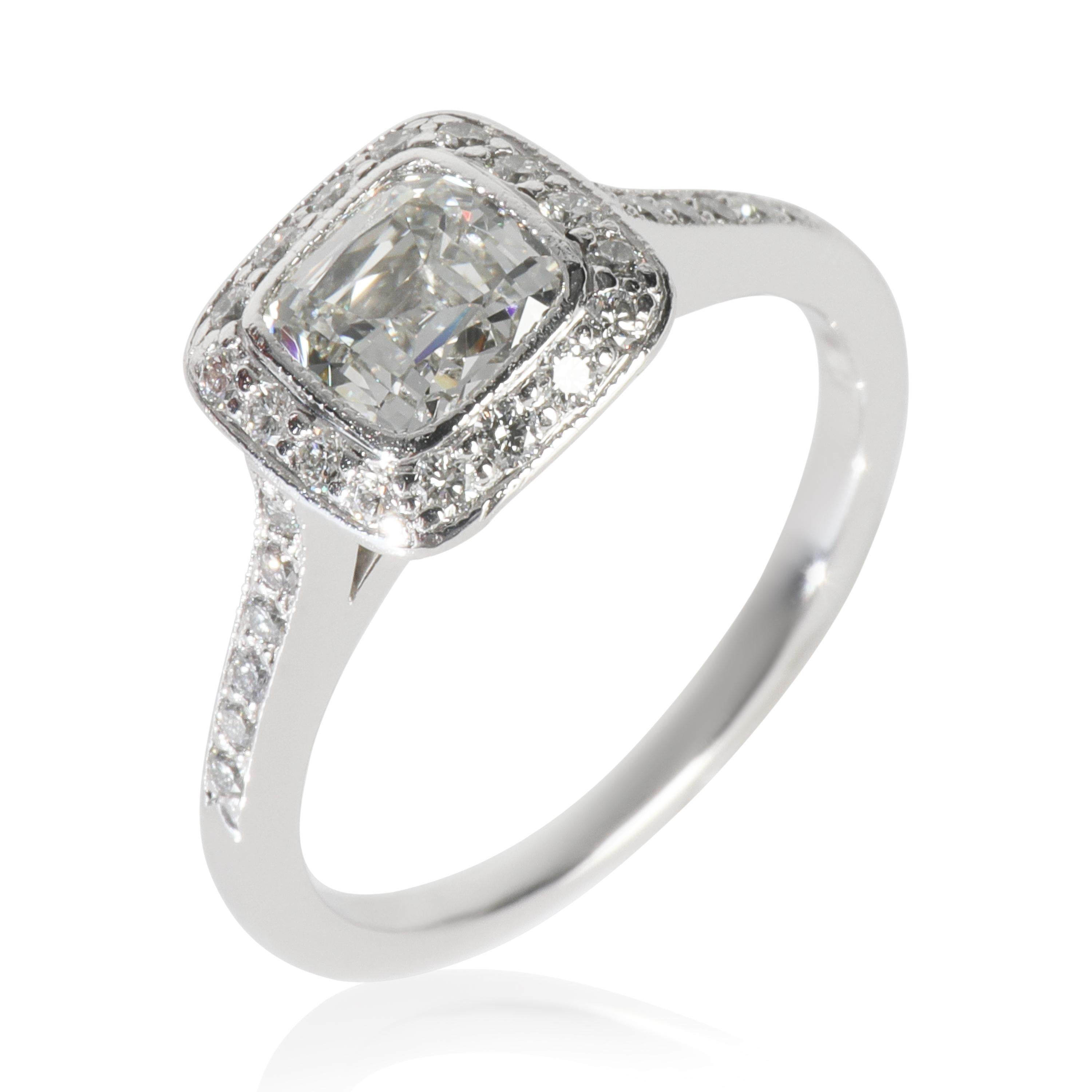 Tiffany & Co. 1.01 ct Cushion Modified Diamond Legacy Engagement Ring Excellent état - En vente à New York, NY