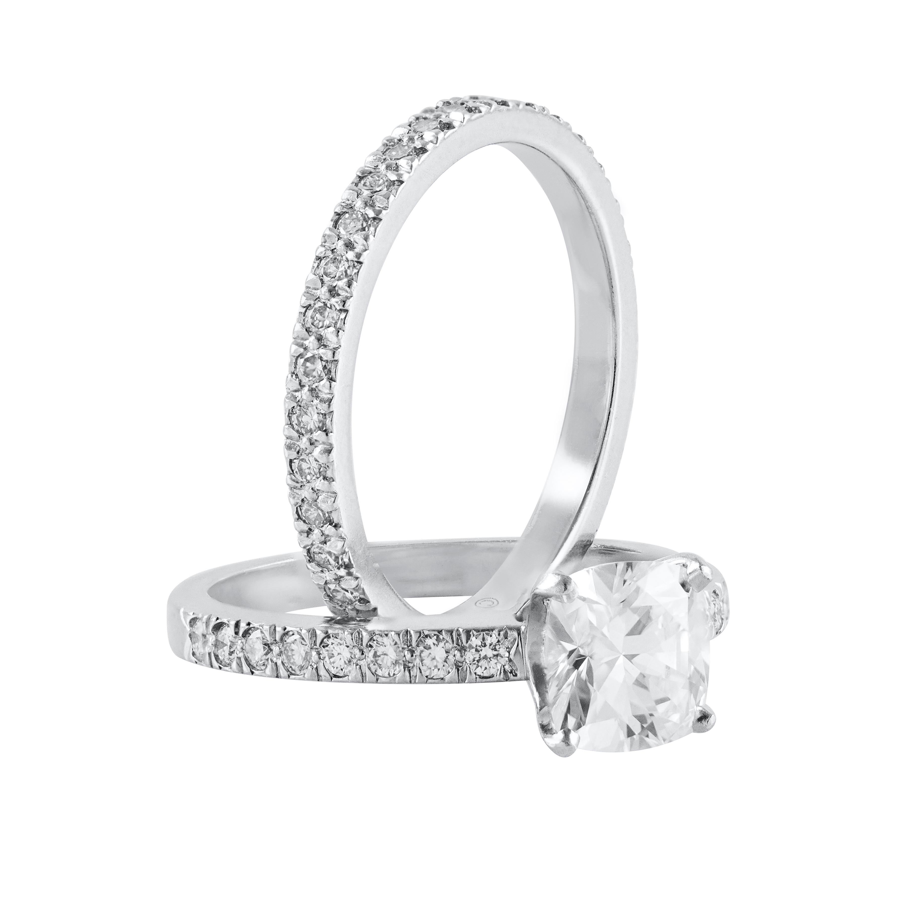 Women's Tiffany & Co. 1.01 Cushion Cut Diamond Engagement Ring and Wedding Band Ring Set For Sale
