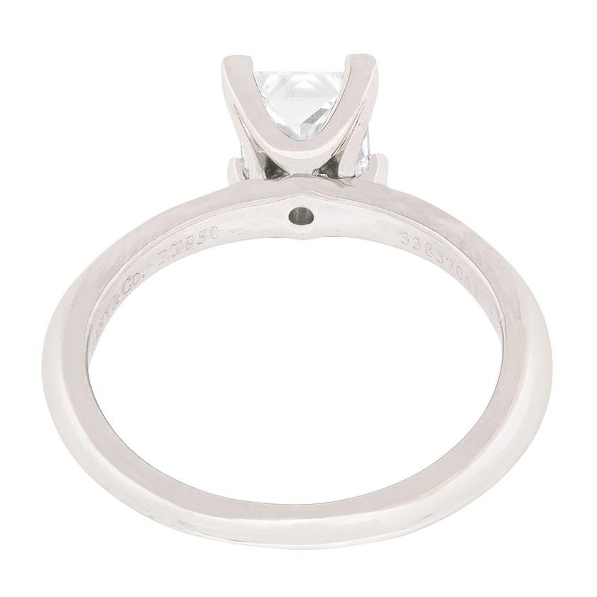Tiffany & Co. Bague de fiançailles solitaire à diamant taille princesse de 1,01ct Excellent état - En vente à London, GB