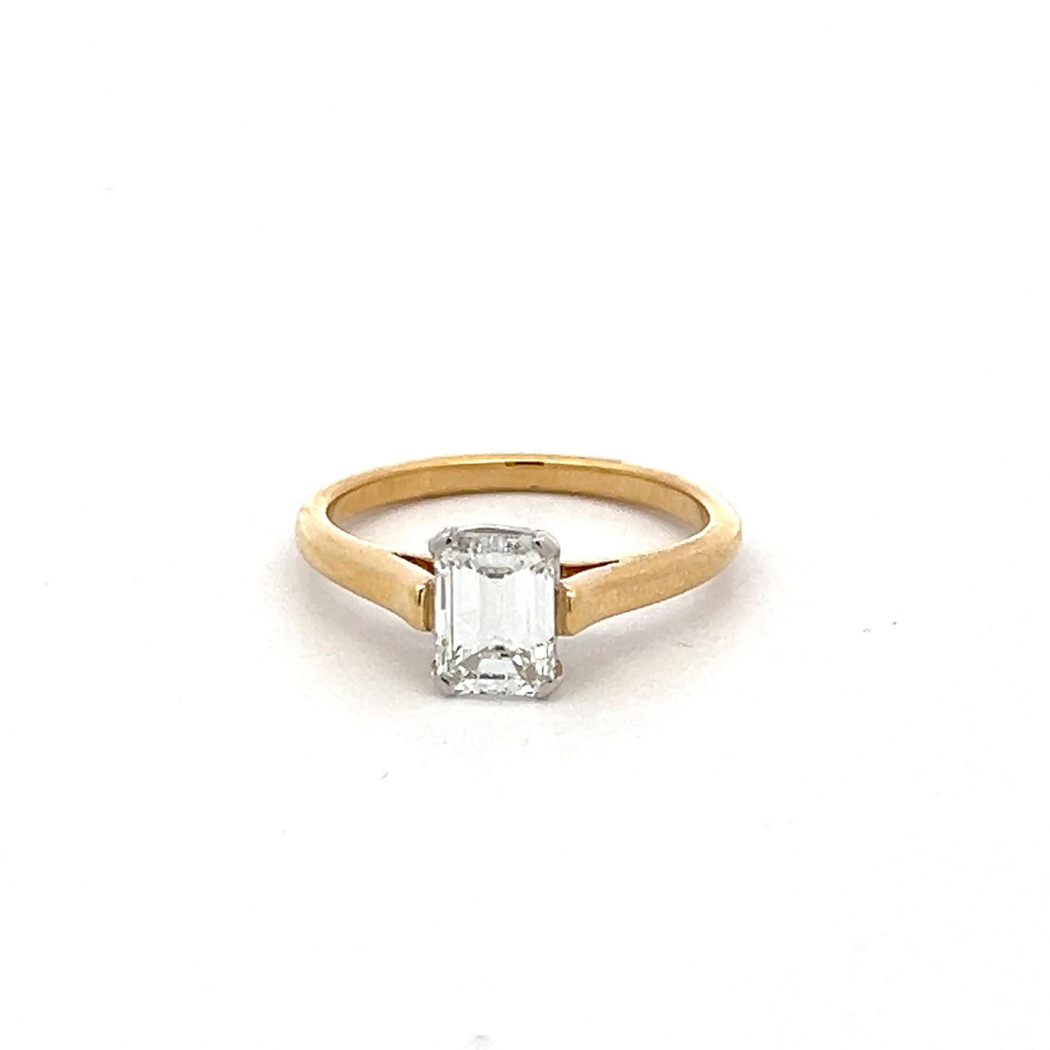 Tiffany & Co 1.02 Carat Emerald Cut Diamond 18K Gold/Platinum Engagement Ring For Sale 1