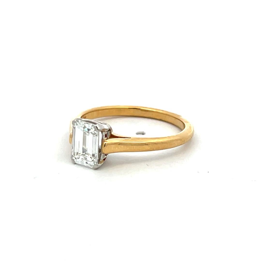 Tiffany & Co 1.02 Carat Emerald Cut Diamond 18K Gold/Platinum Engagement Ring For Sale 2
