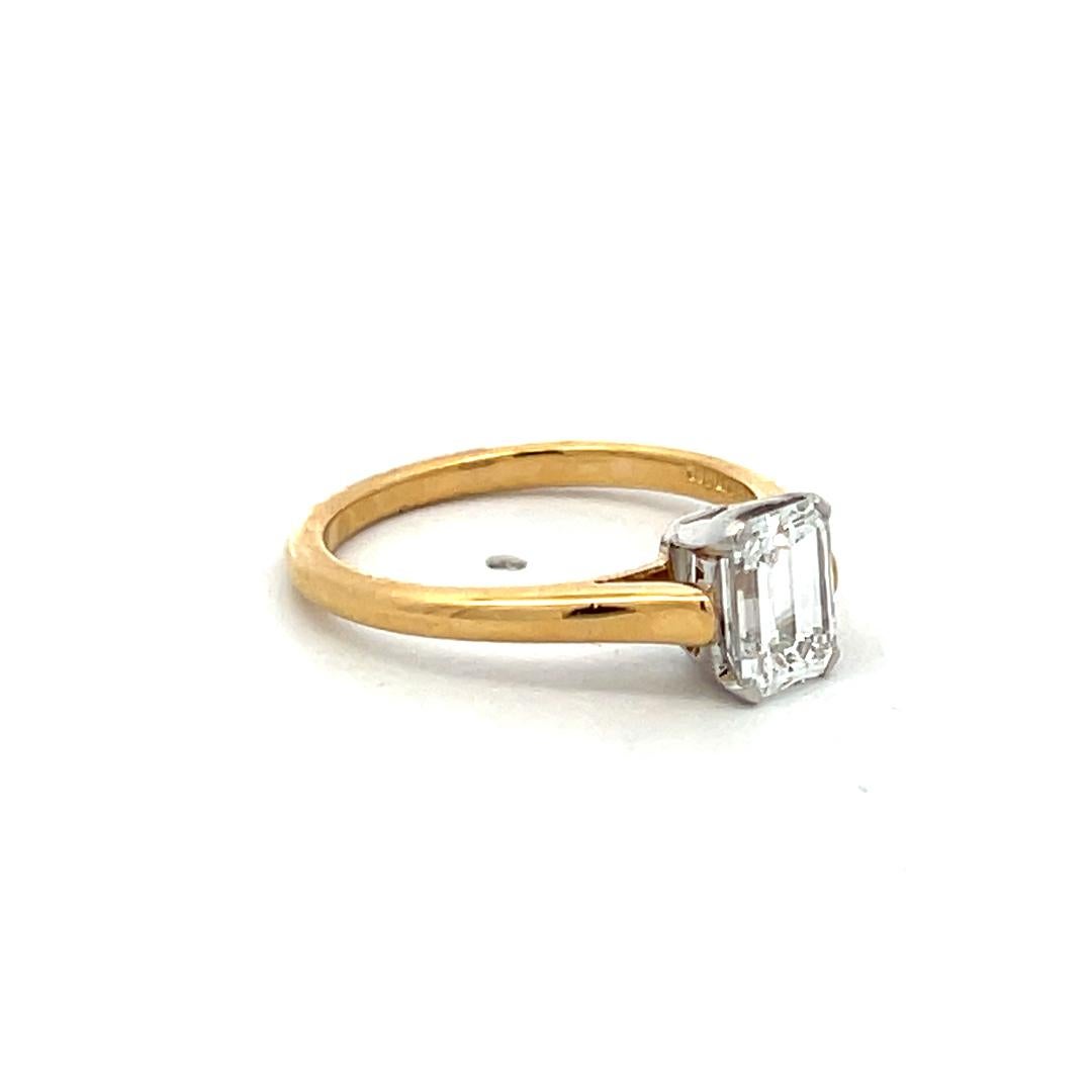 Tiffany & Co 1.02 Carat Emerald Cut Diamond 18K Gold/Platinum Engagement Ring For Sale 3