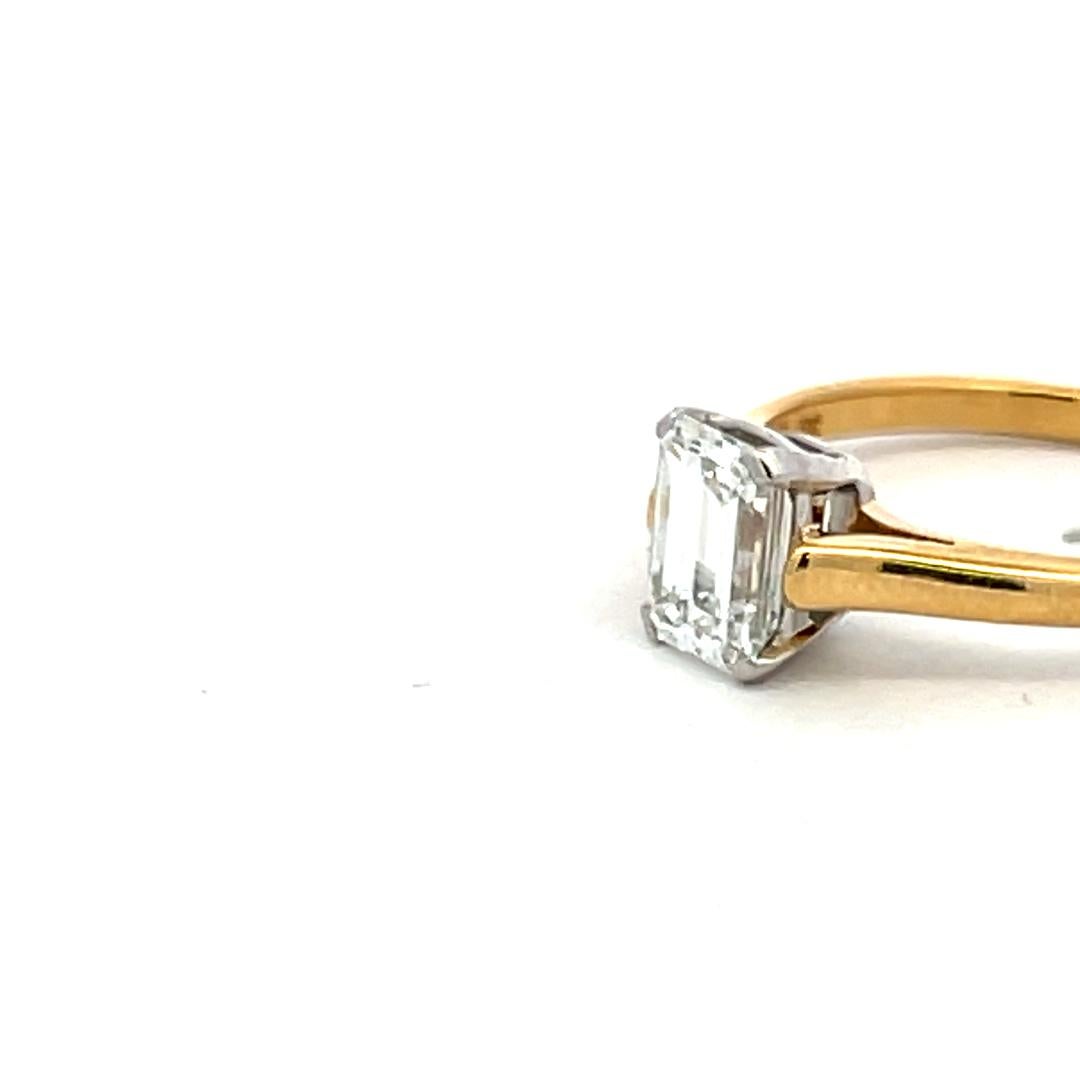 Tiffany & Co 1.02 Carat Emerald Cut Diamond 18K Gold/Platinum Engagement Ring For Sale 4