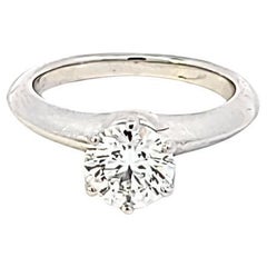 Tiffany & Co. Anello di fidanzamento in platino con diamante tondo brillante G VS2 da 1,02 carati