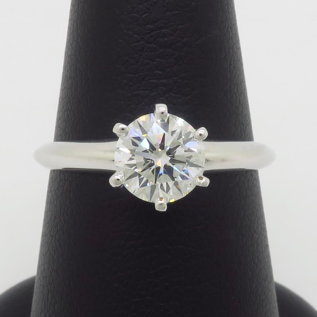 Tiffany & Co. 1.02CT Solitaire in Platin mit Originalpapieren, Box und Tasche im Angebot 1