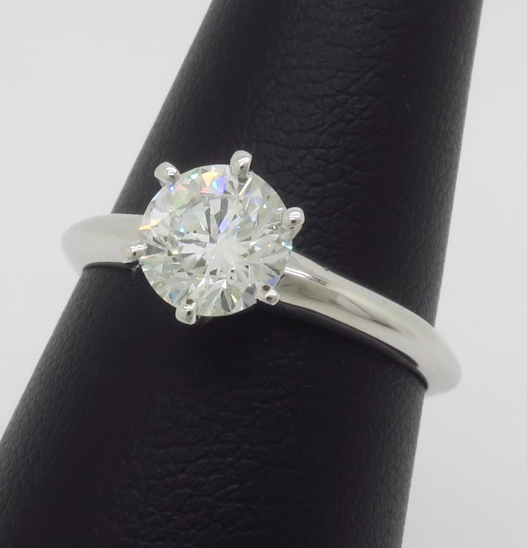 Tiffany & Co. 1.02CT Solitaire in Platin mit Originalpapieren, Box und Tasche im Angebot 2