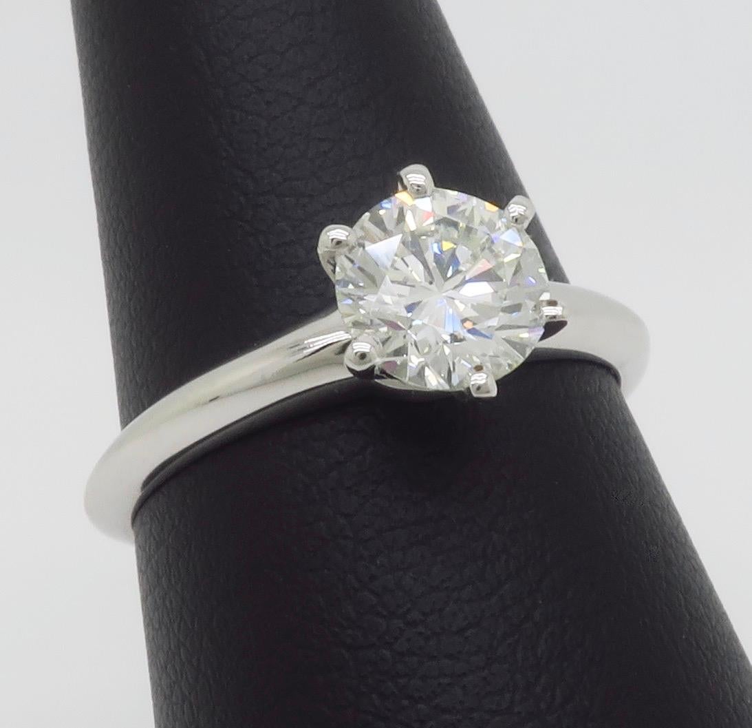 Tiffany & Co. 1.02CT Solitaire in Platin mit Originalpapieren, Box und Tasche im Angebot 3