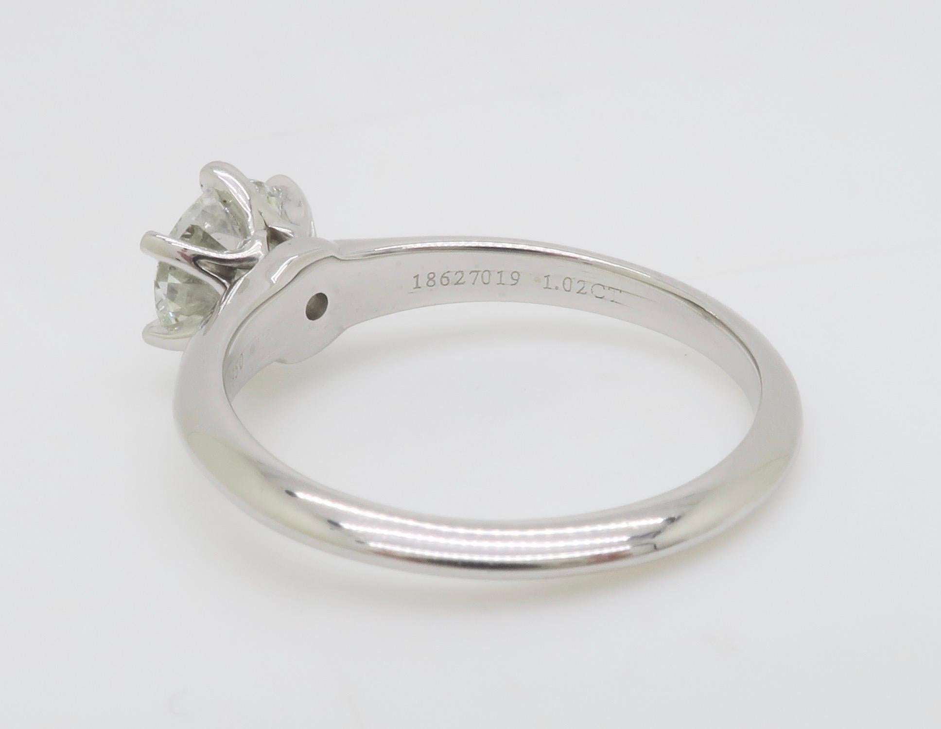 Tiffany & Co. 1.02CT Solitaire in Platin mit Originalpapieren, Box und Tasche im Angebot 4