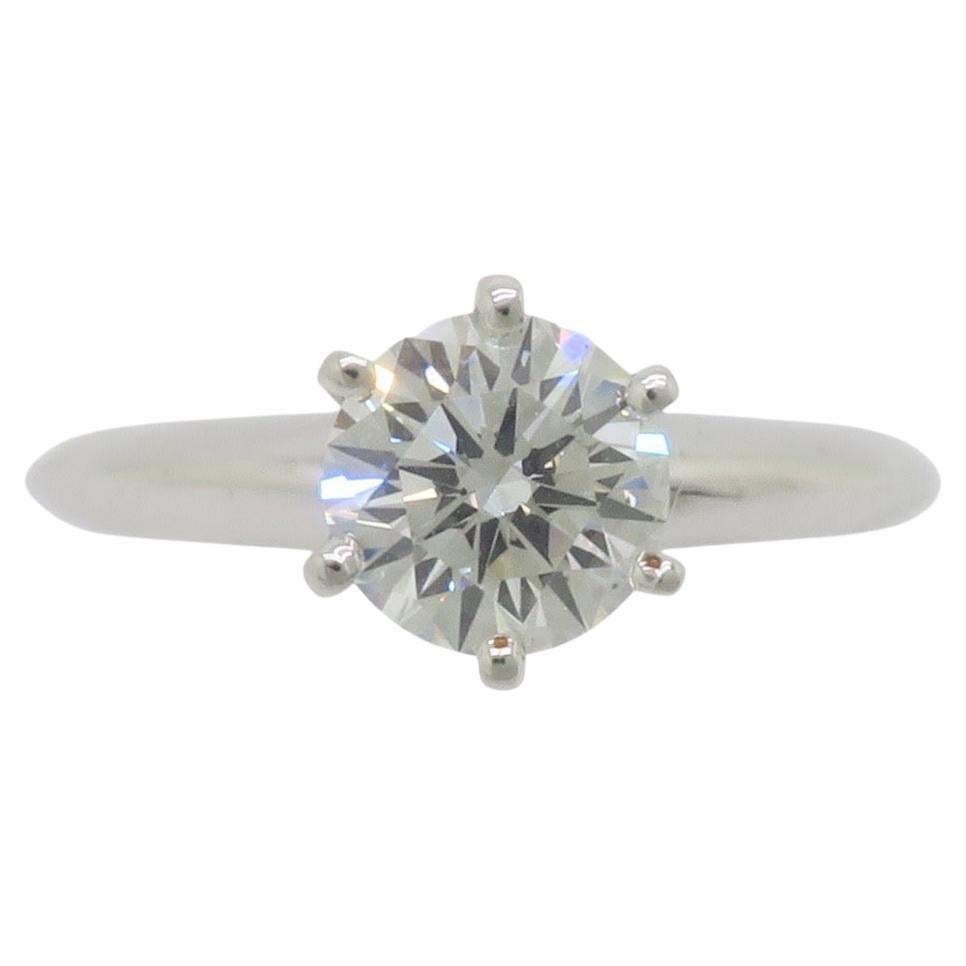 Tiffany & Co. 1.02CT Solitaire in Platin mit Originalpapieren, Box und Tasche im Angebot
