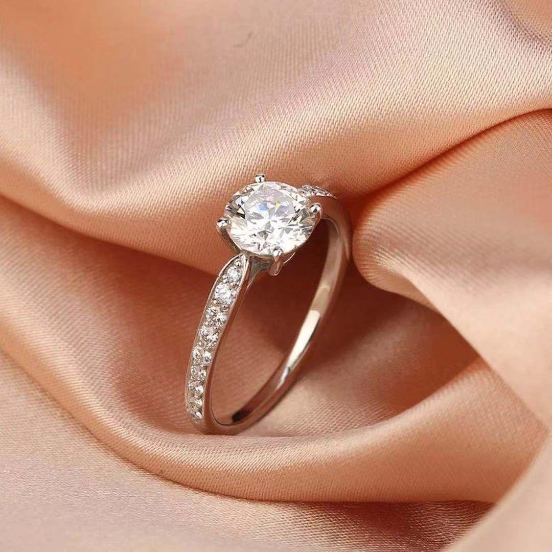 Brilliant Cut Tiffany & Co. 1.03 Carat Diamond Platinum Solitaire Engagement Ring