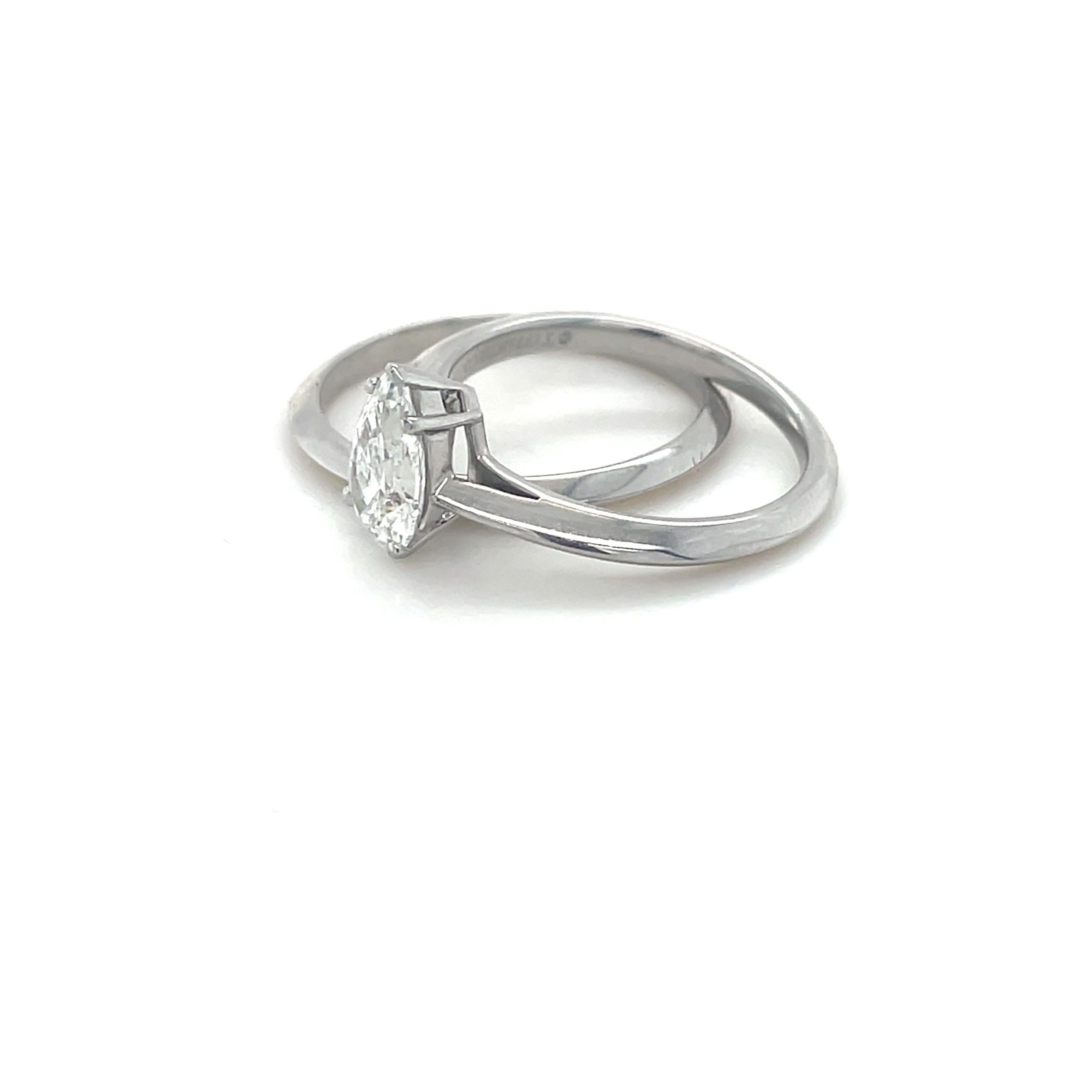 Taille du diamant : Brilliante poire
Carat : 1,03 carats
Classification : Couleur G, clarté VS2
Métal : Platine
Taille de la bague de fiançailles : 5 3/4
Taille de la bande : 8
Bague de fiançailles : TIFFANY&CO. Pt950 (numéro de série) D 1.03