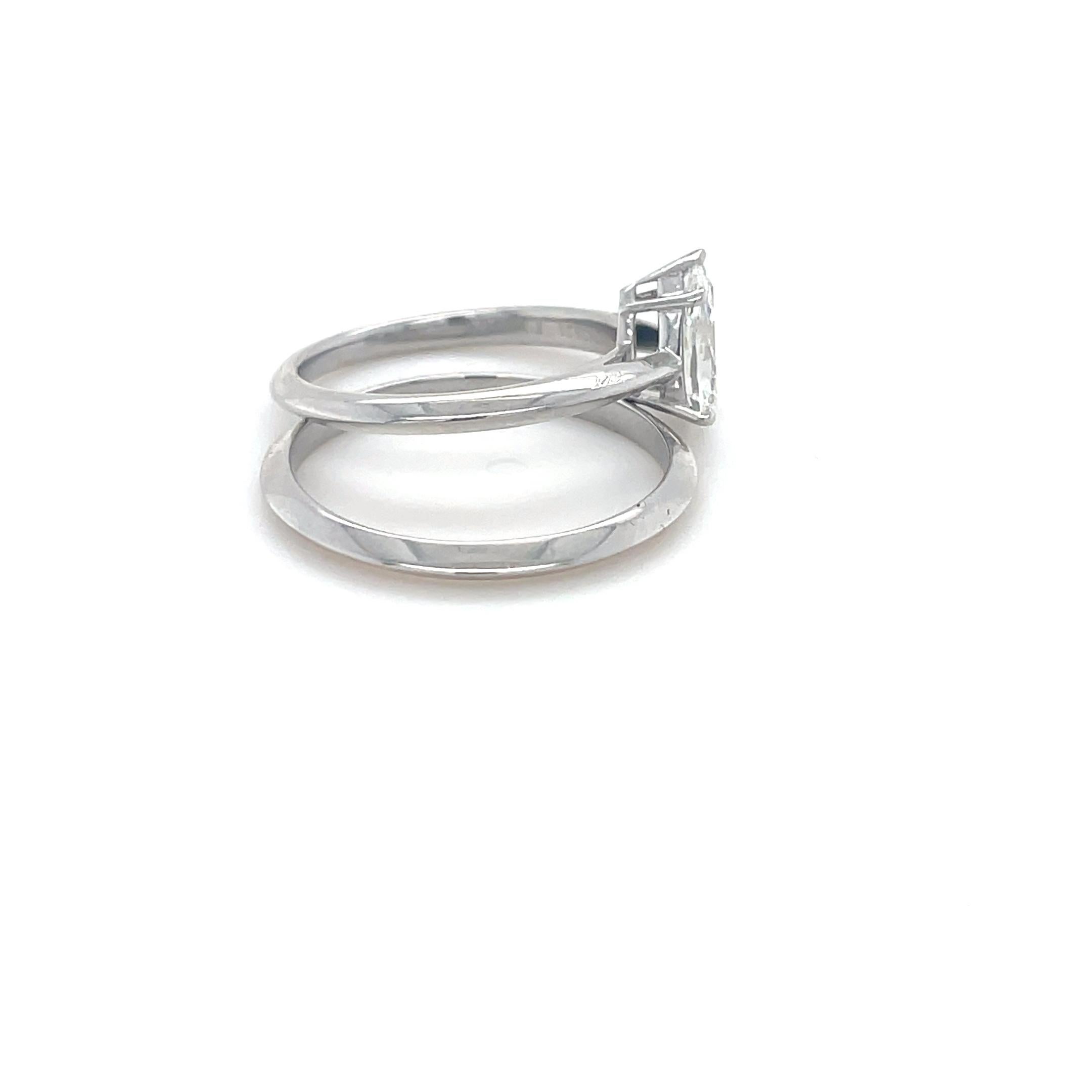 Taille poire Tiffany & Co., ensemble de bague de fiançailles avec diamant en forme de poire de 1,03 carat en vente