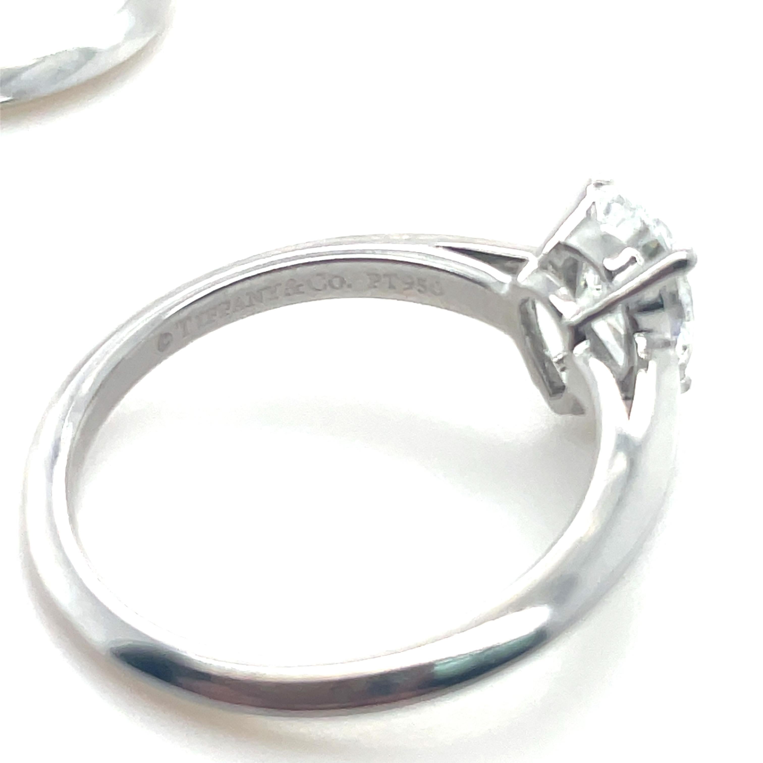 Tiffany & Co., ensemble de bague de fiançailles avec diamant en forme de poire de 1,03 carat Pour femmes en vente