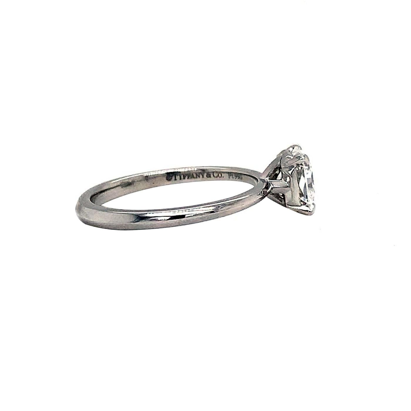 Tiffany & Co. Bague de fiançailles solitaire en platine avec diamant taille radiant de 1,03 carat Excellent état - En vente à Aventura, FL