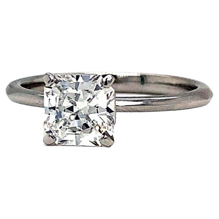 Tiffany & Co. Bague de fiançailles solitaire en platine avec diamant taille radiant de 1,03 carat en vente