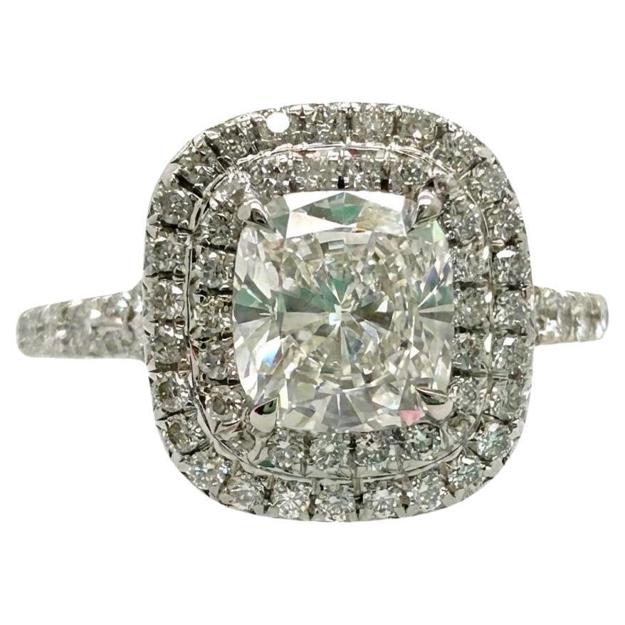 Tiffany
Co. Anello in platino con diamante aureolato a cuscino da 1,03 carati certificati GIA