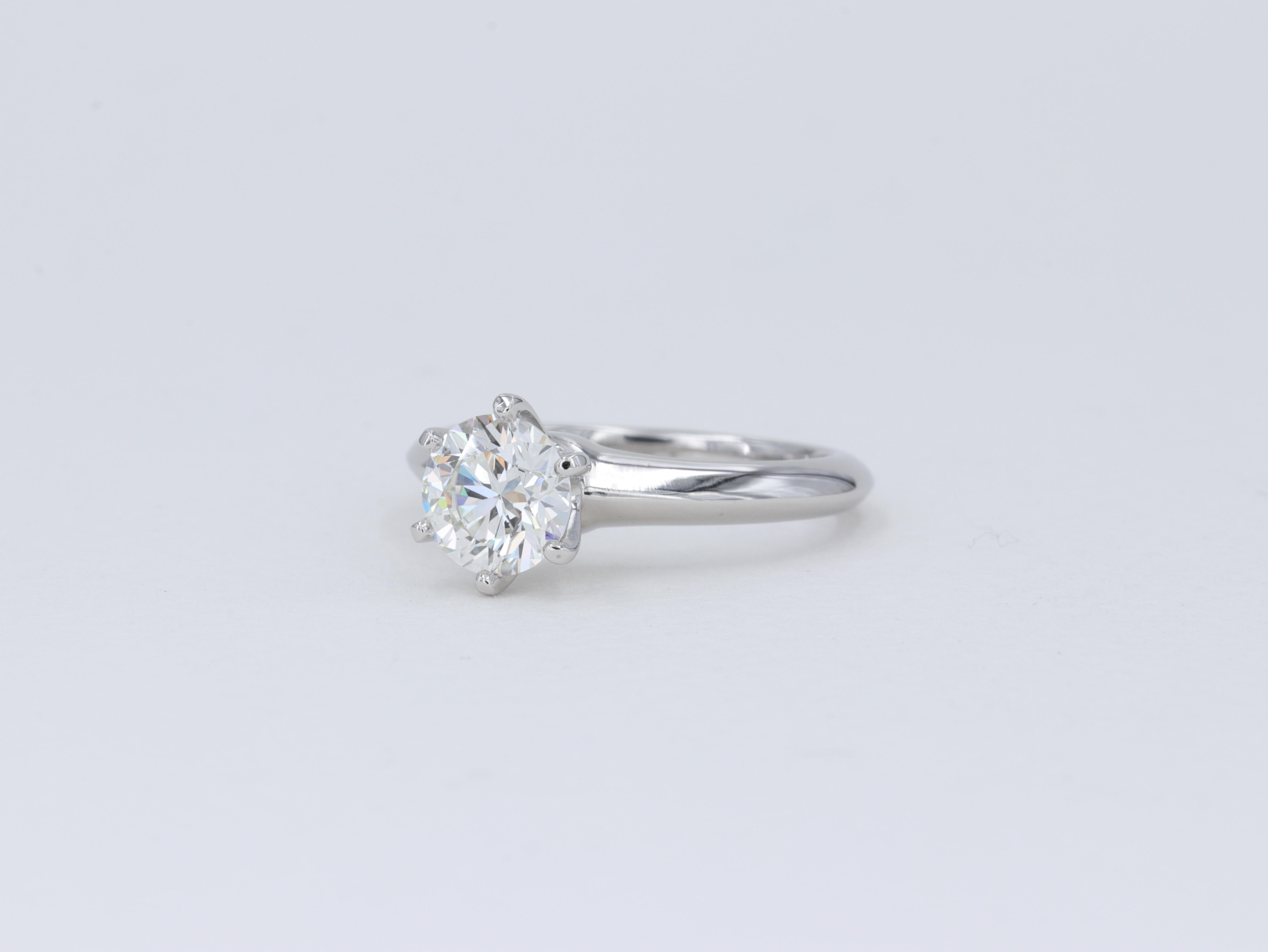 Modern Tiffany & Co. 1.04ct I VS2 Round Brilliant Diamond Solitaire Engagement Ring For Sale