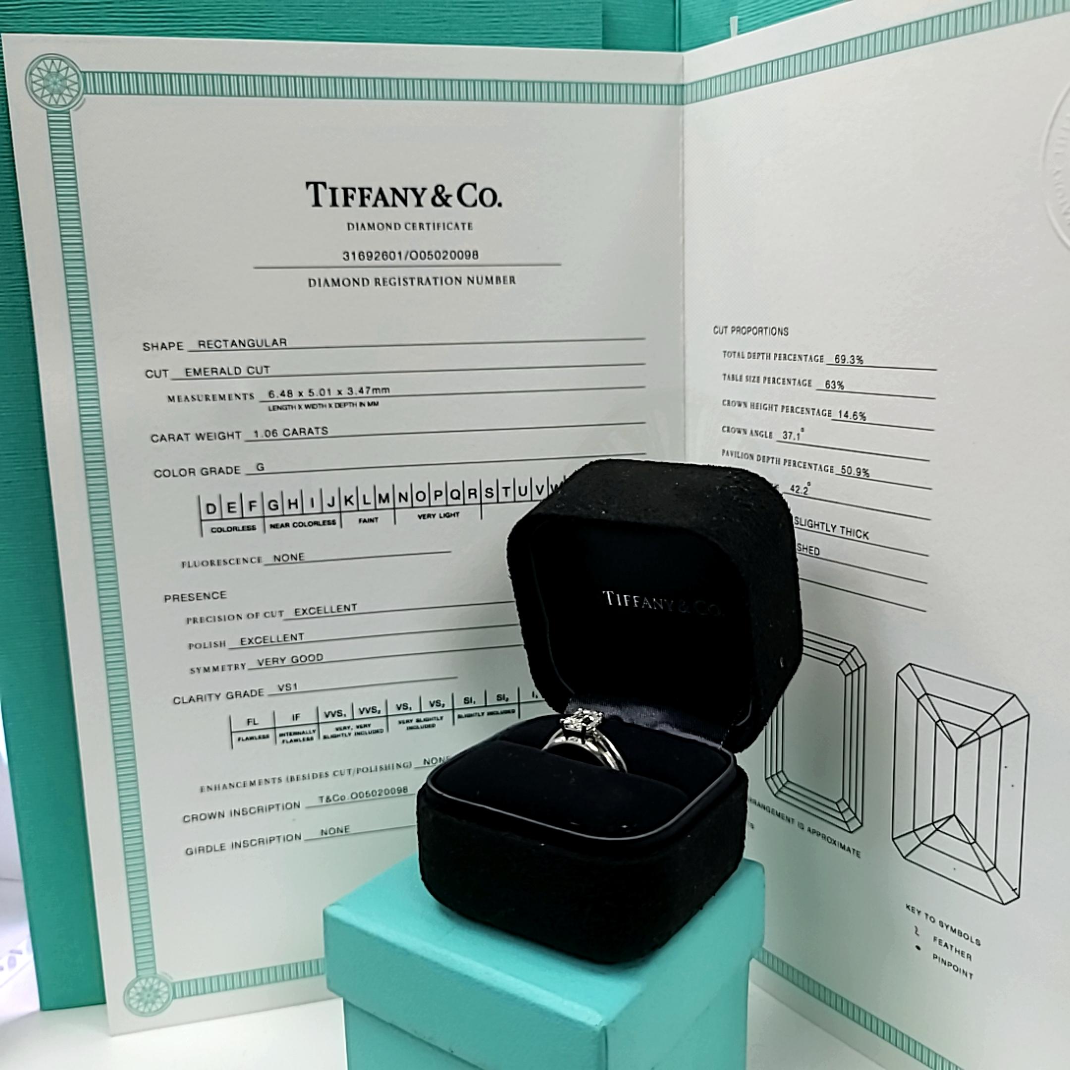 Designer:
Tiffany & Co.
Titel:
Tiffany & Co 1,06 Karat Smaragdschliff G VS1 Diamant Platin Verlobungsring
Stil:
Verlobung
Metall:
Platin
Edelstein 1:
1,06 Karat Diamant
Anzahl von Steinen:
1
Farbe:
G
Klarheit:
VS1
Die