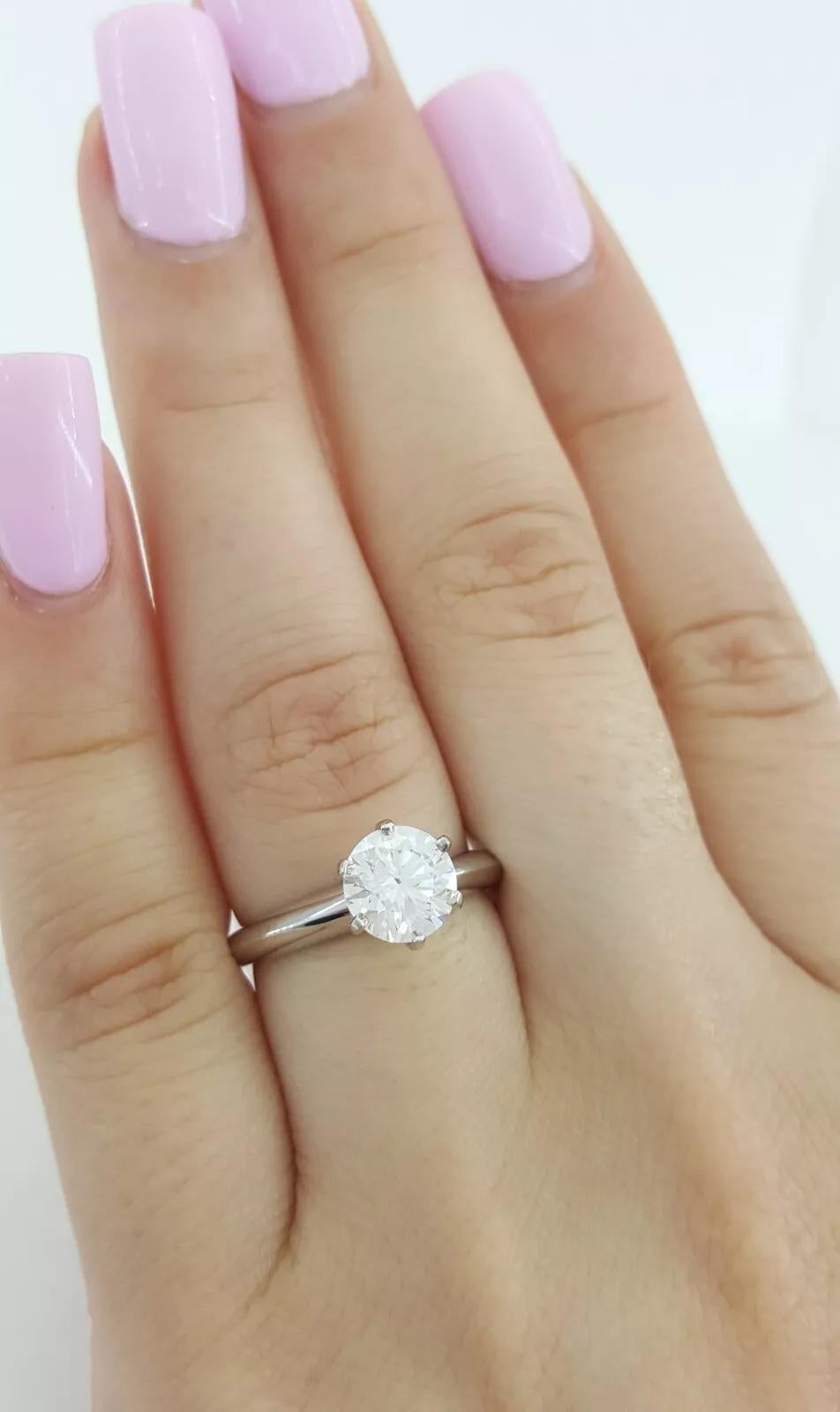 Tiffany & Co. 1.06 ct Total Weight Platinum Round Diamond Ring In Excellent Condition For Sale In Chicago, IL