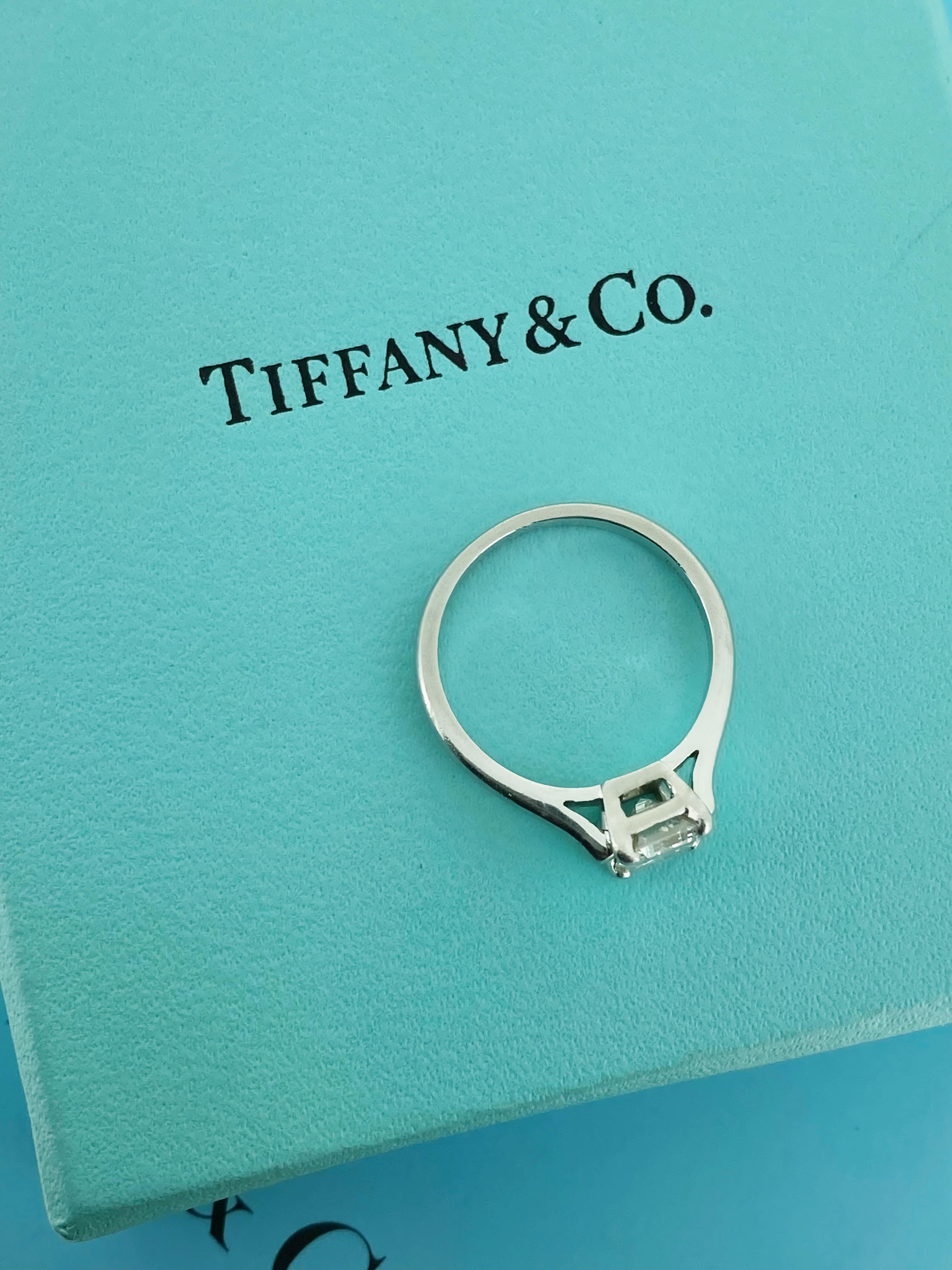 Tiffany & Co 1.07ct Emerald Cut Diamond Solitaire 950 Platinum Ring, GIA, Papers en vente 1