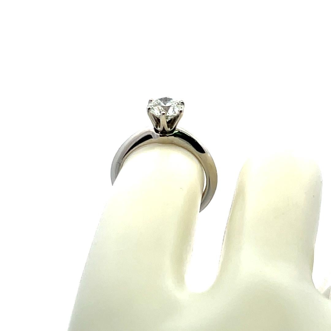 Tiffany & Co 1.08 Carat Round Brilliant H VVS2 Diamond Platinum Engagement Ring For Sale 4