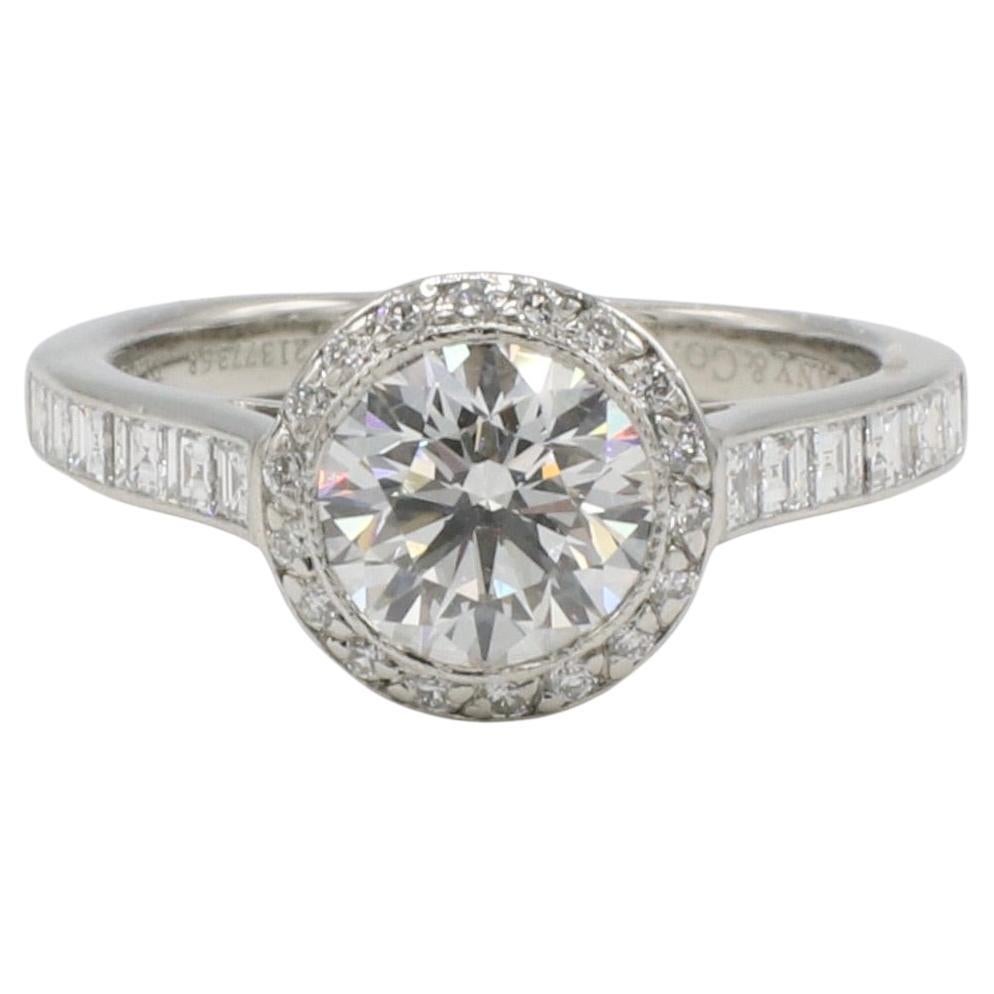 Tiffany & Co. Bague de fiançailles en platine avec diamant rond naturel de 1,09 carat F VS1 en vente