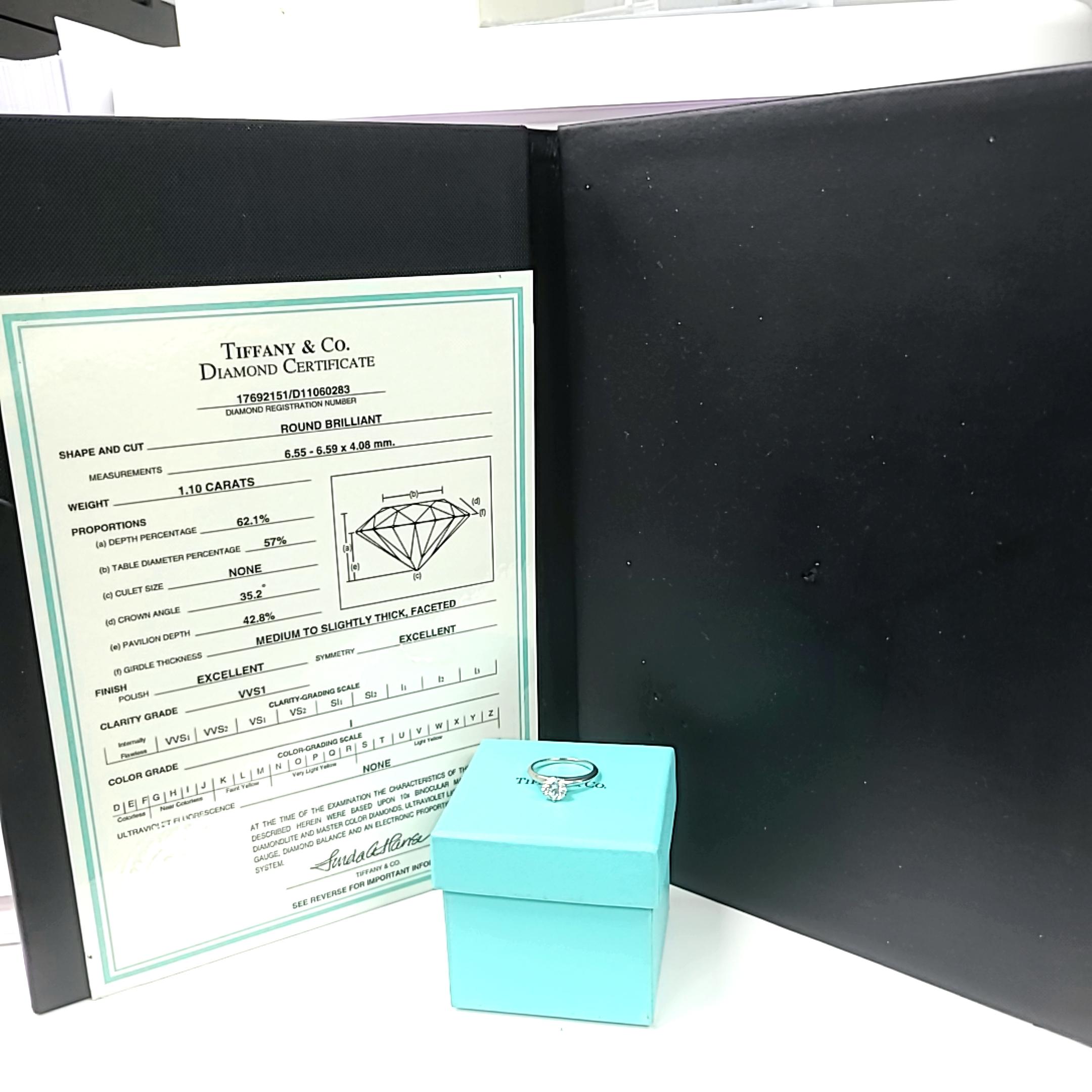Tiffany & Co. Anello di fidanzamento in platino bianco con diamante tondo e brillante da 1,10 carati in vendita 6