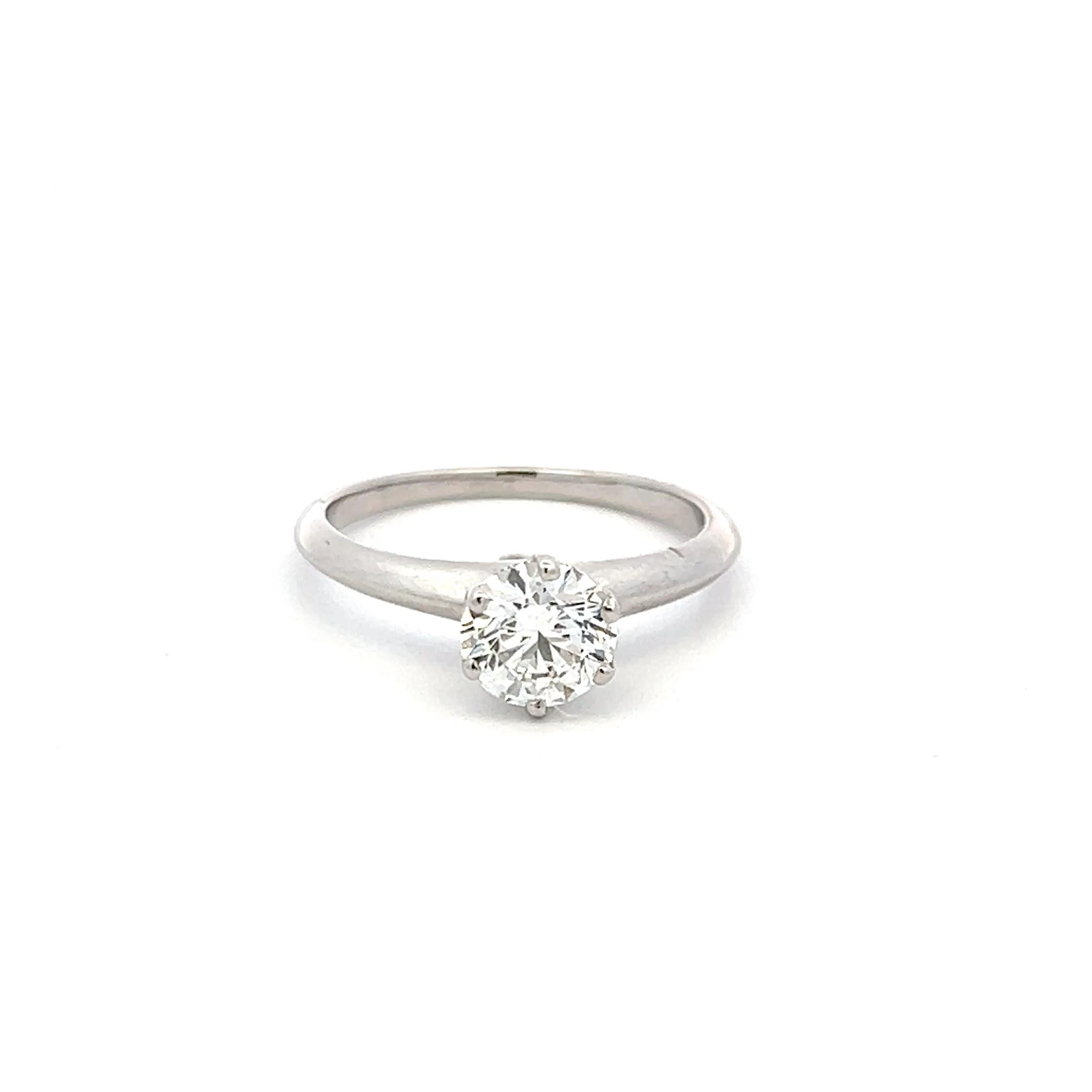 Donna Tiffany & Co. Anello di fidanzamento in platino bianco con diamante tondo e brillante da 1,10 carati in vendita