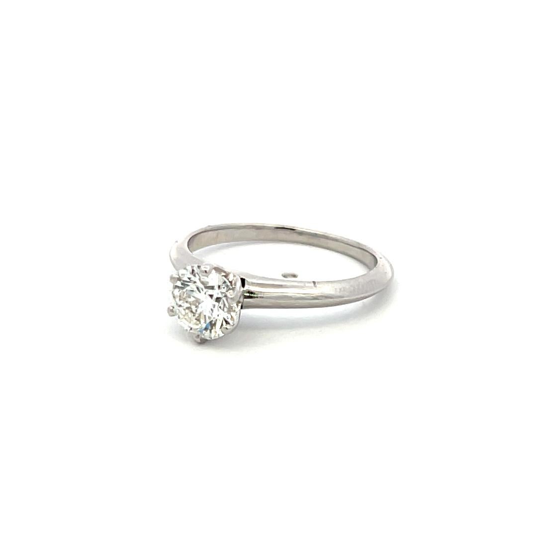 Tiffany & Co. Anello di fidanzamento in platino bianco con diamante tondo e brillante da 1,10 carati in vendita 1