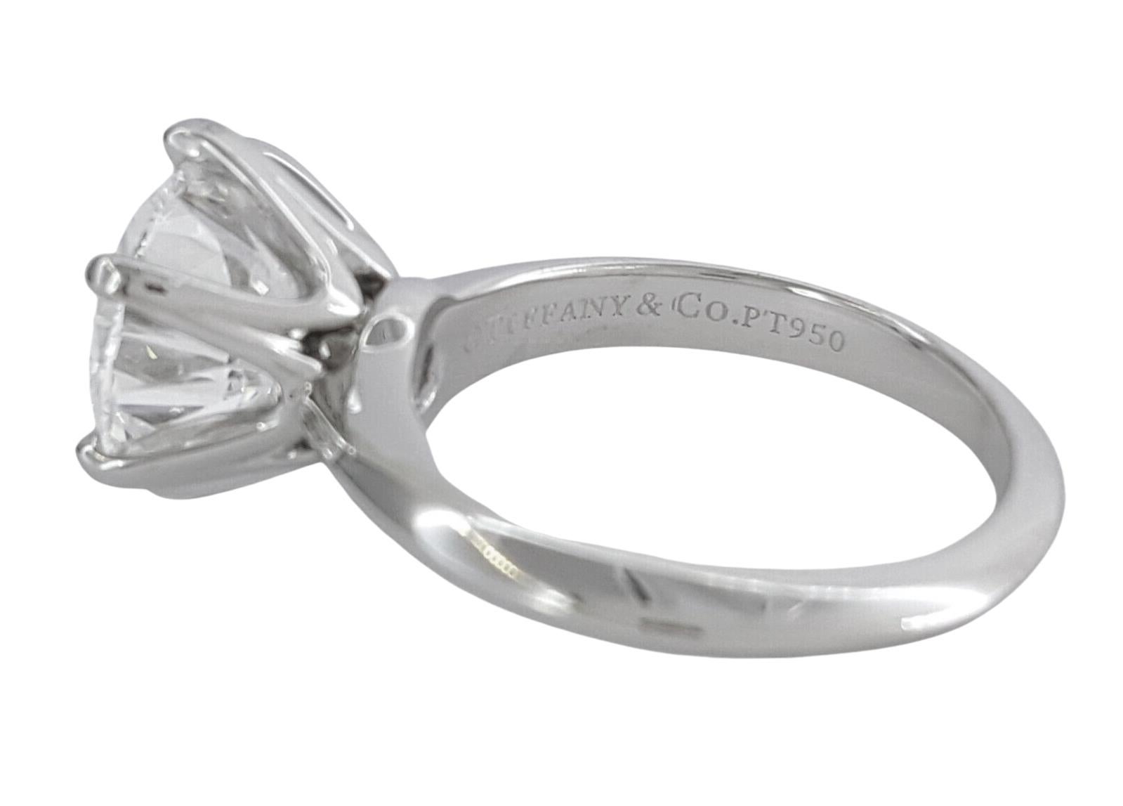 Tiffany & Co. Anillo solitario de diamantes redondos talla brillante en platino de 1,11 quilates Moderno en venta