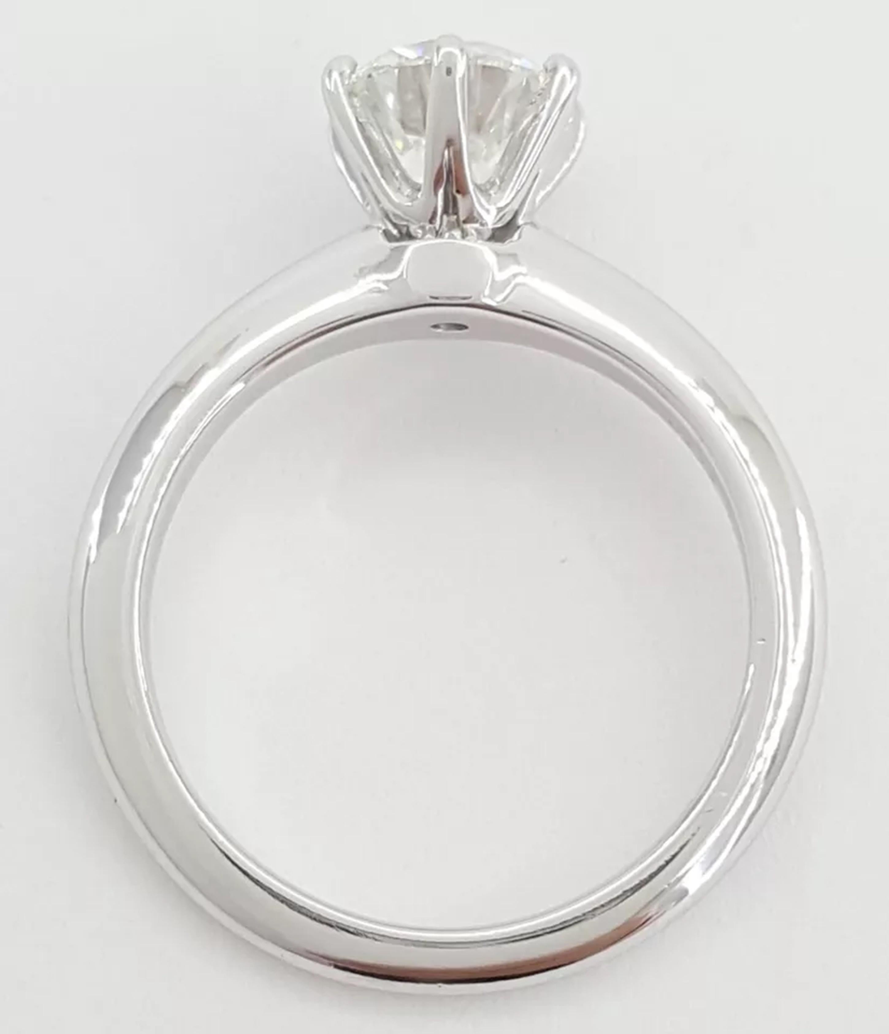 Tiffany & Co. Anillo solitario de diamantes redondos talla brillante en platino de 1,11 quilates en Excelente estado para la venta en Chicago, IL