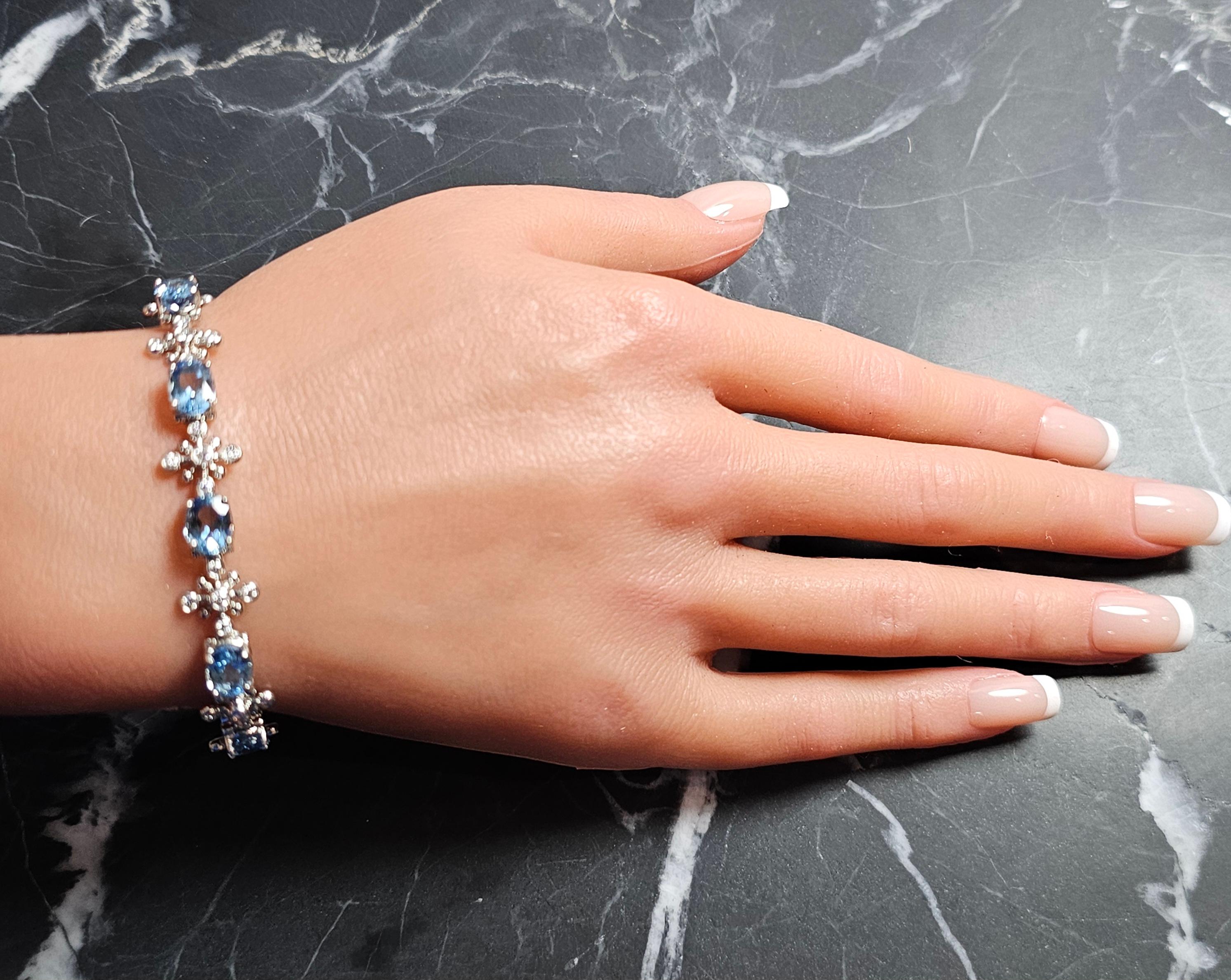 Tiffany & Co. Bracelet flocon de neige en platine, aigue-marine 11,2 carats et diamant 1,05 carat 1