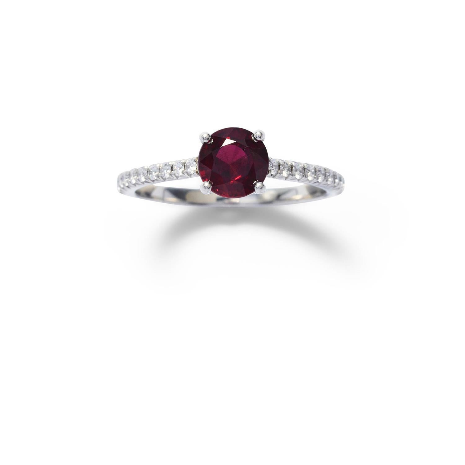 Tiffany & Co 1.17 Carat Ruby 0.20 Carat Round Diamond Platinum Engagement Ring For Sale 3