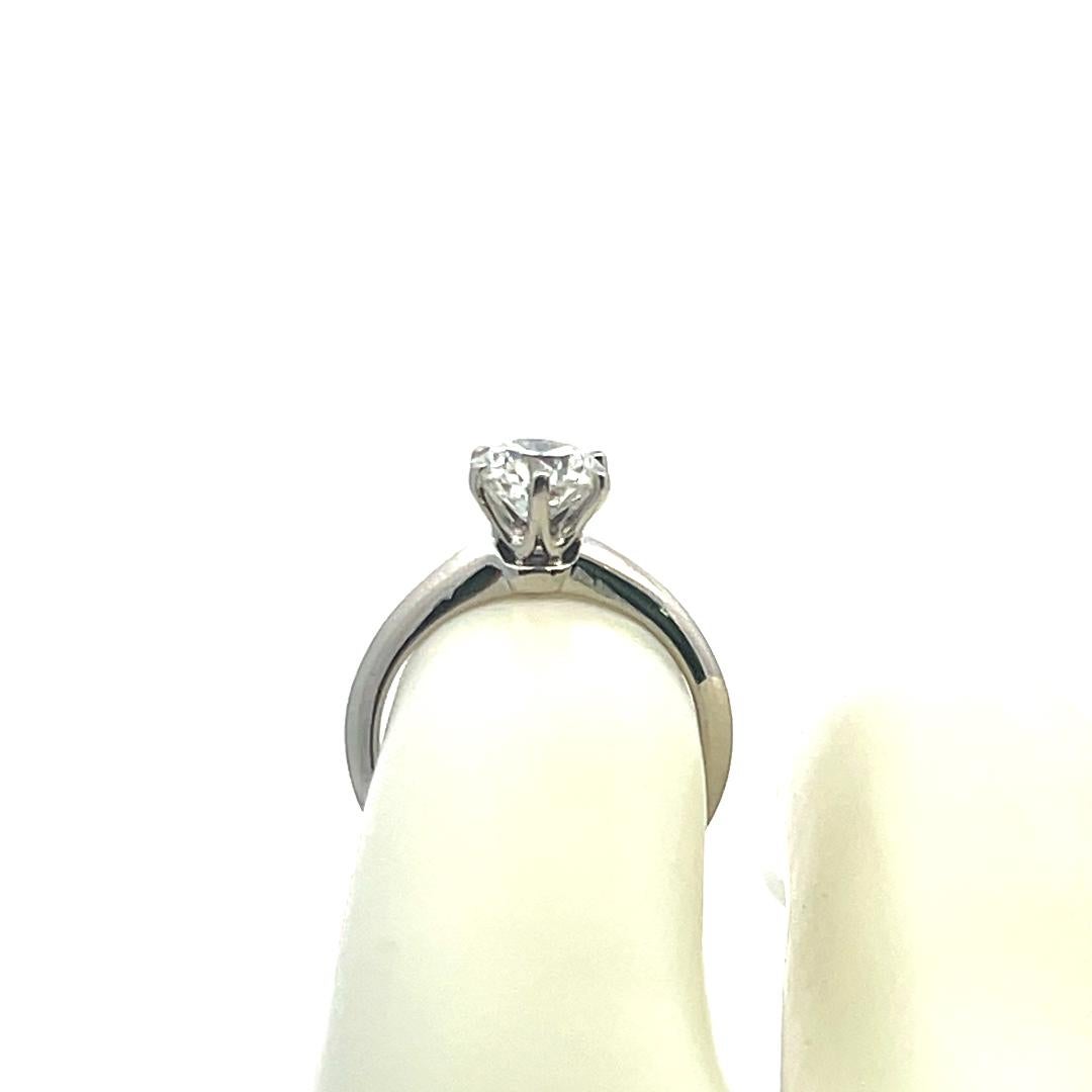 Tiffany & Co. Anello di fidanzamento in platino con diamante tondo brillante G VS1 da 1,18 carati in vendita 5