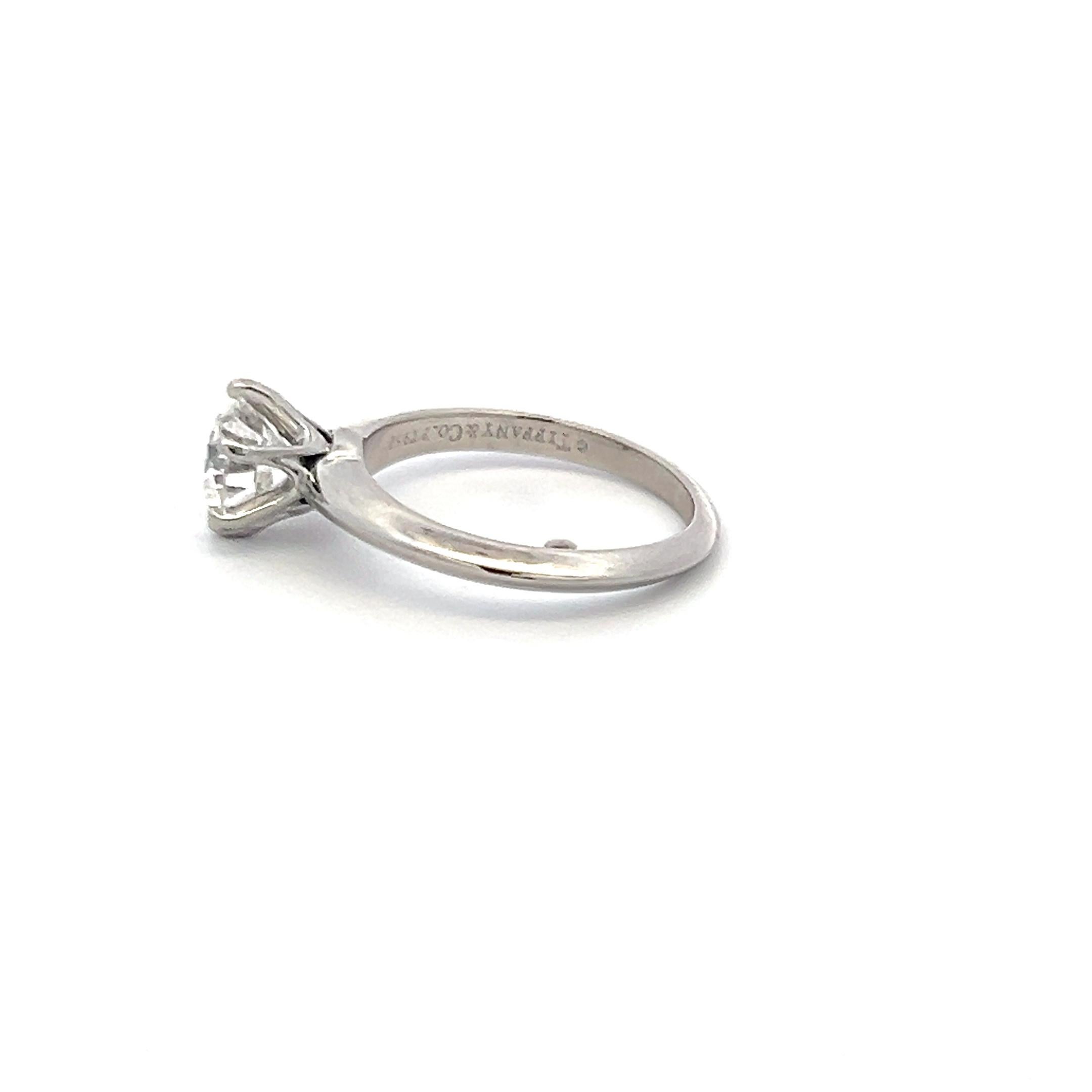 Donna Tiffany & Co. Anello di fidanzamento in platino con diamante tondo brillante G VS1 da 1,18 carati in vendita