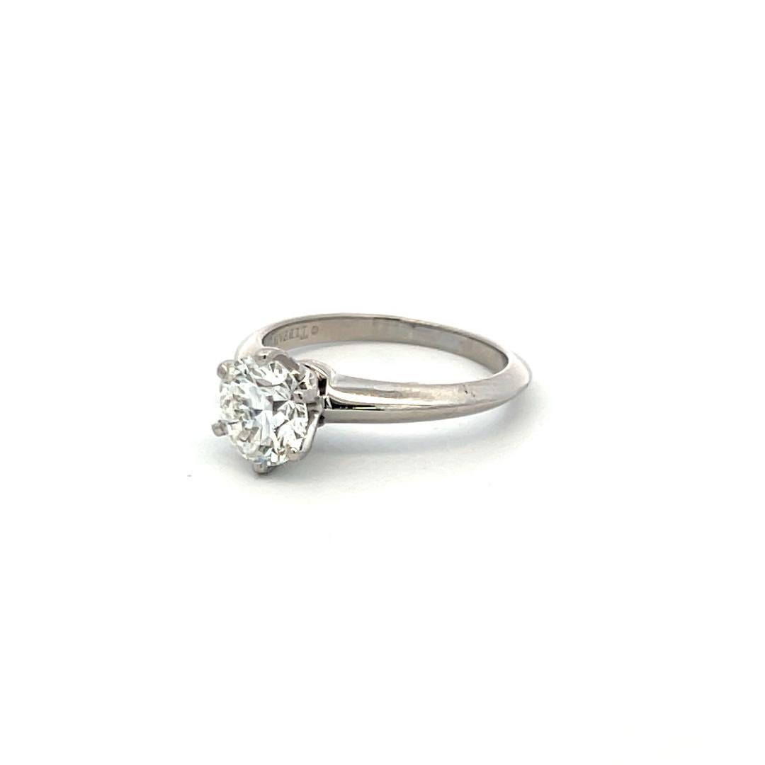 Tiffany & Co. Anello di fidanzamento in platino con diamante tondo brillante G VS1 da 1,18 carati in vendita 2