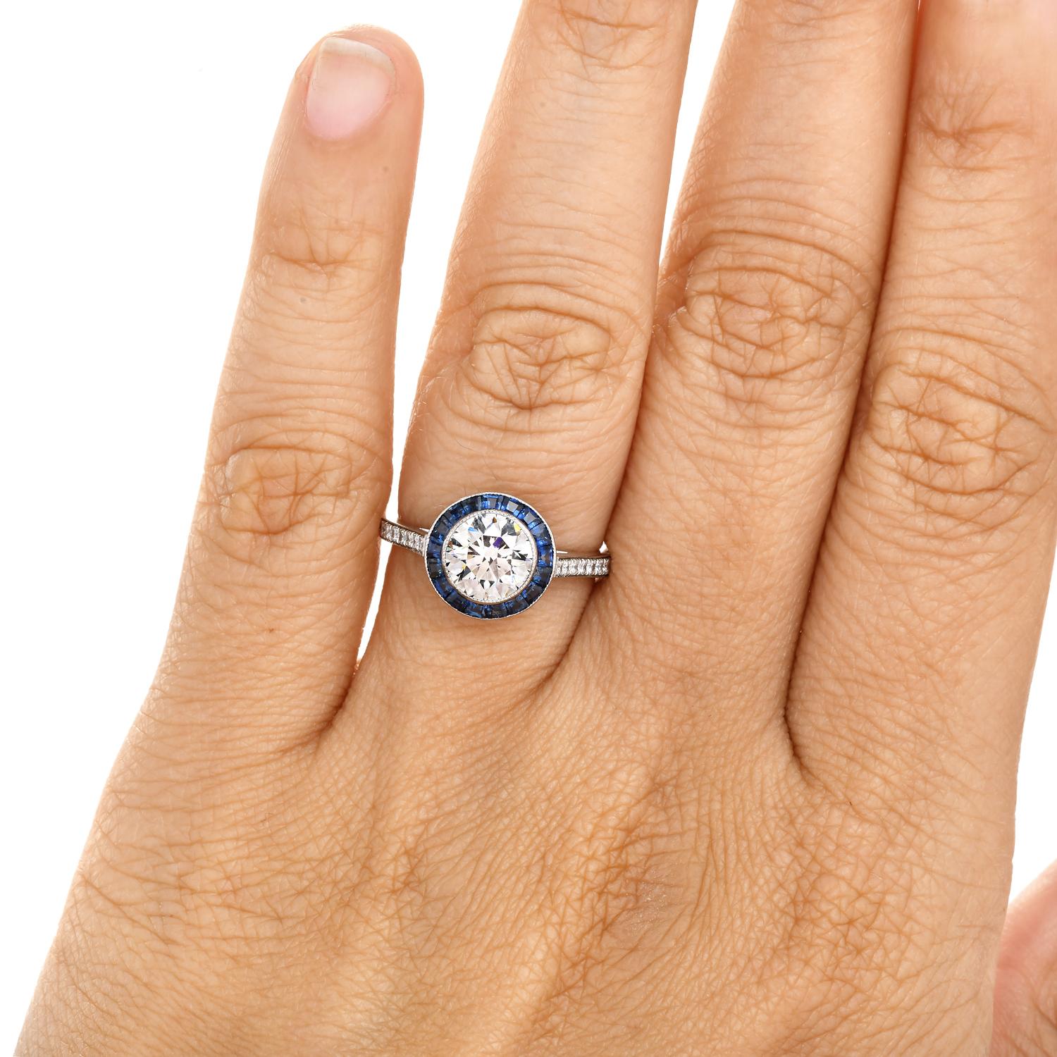 Verlobungsring mit 1,23 Karat Diamant und blauem Saphir aus Platin mit Halo von Tiffany & Co. (Art déco)