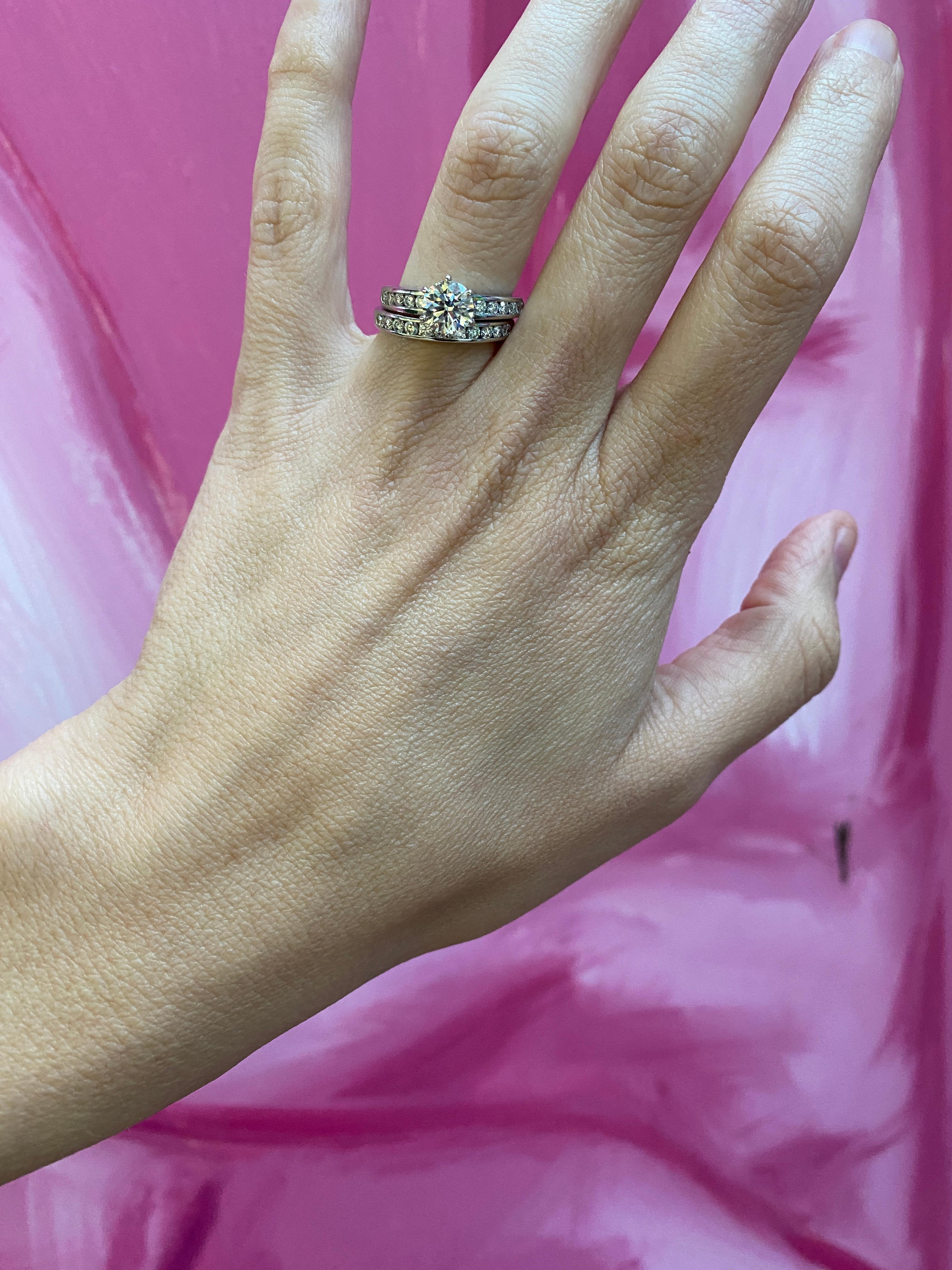 Platin-Hochzeits-Set mit 1,24 Karat rundem Brillant-Diamant von Tiffany & Co. im Zustand „Hervorragend“ im Angebot in Houston, TX