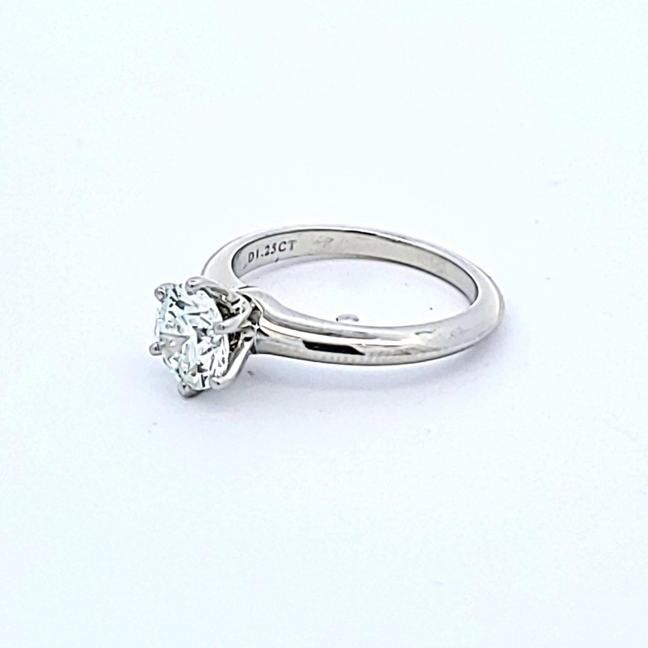 Tiffany & Co 1.25 Carat Round Brilliant G VS1 Diamond Platinum Engagement Ring For Sale 3